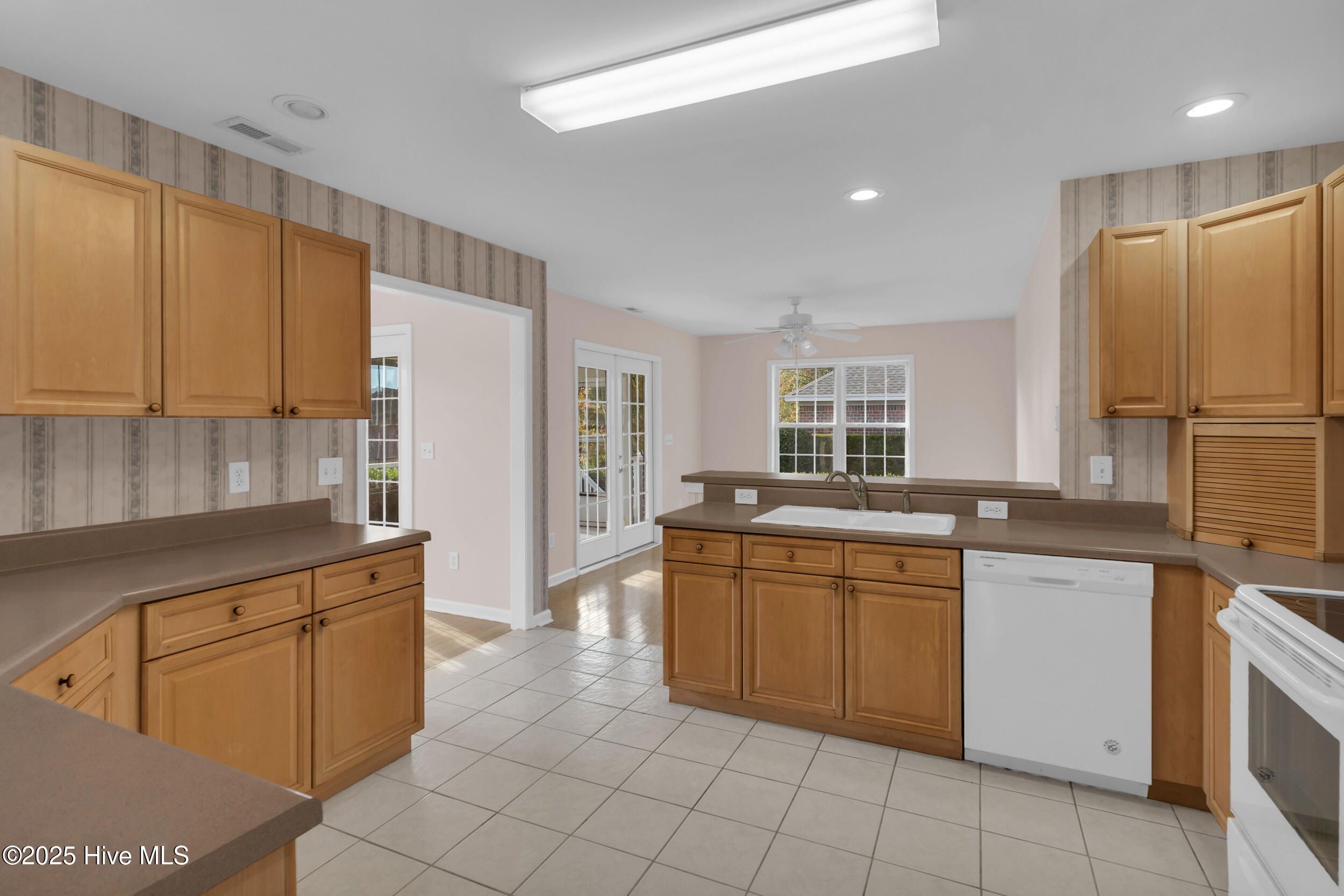 100540480 | Photo 18