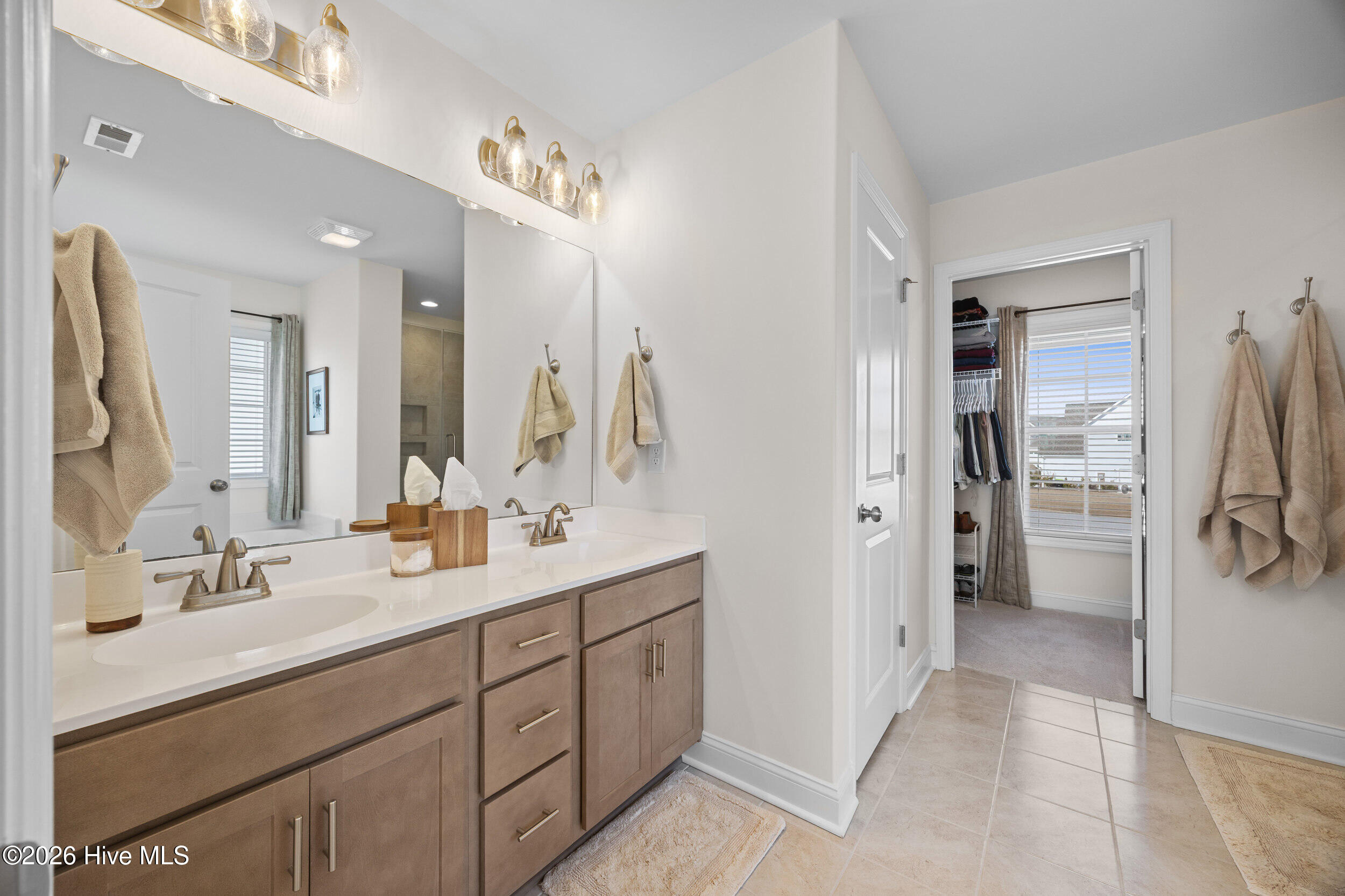 100555397 | Photo 35