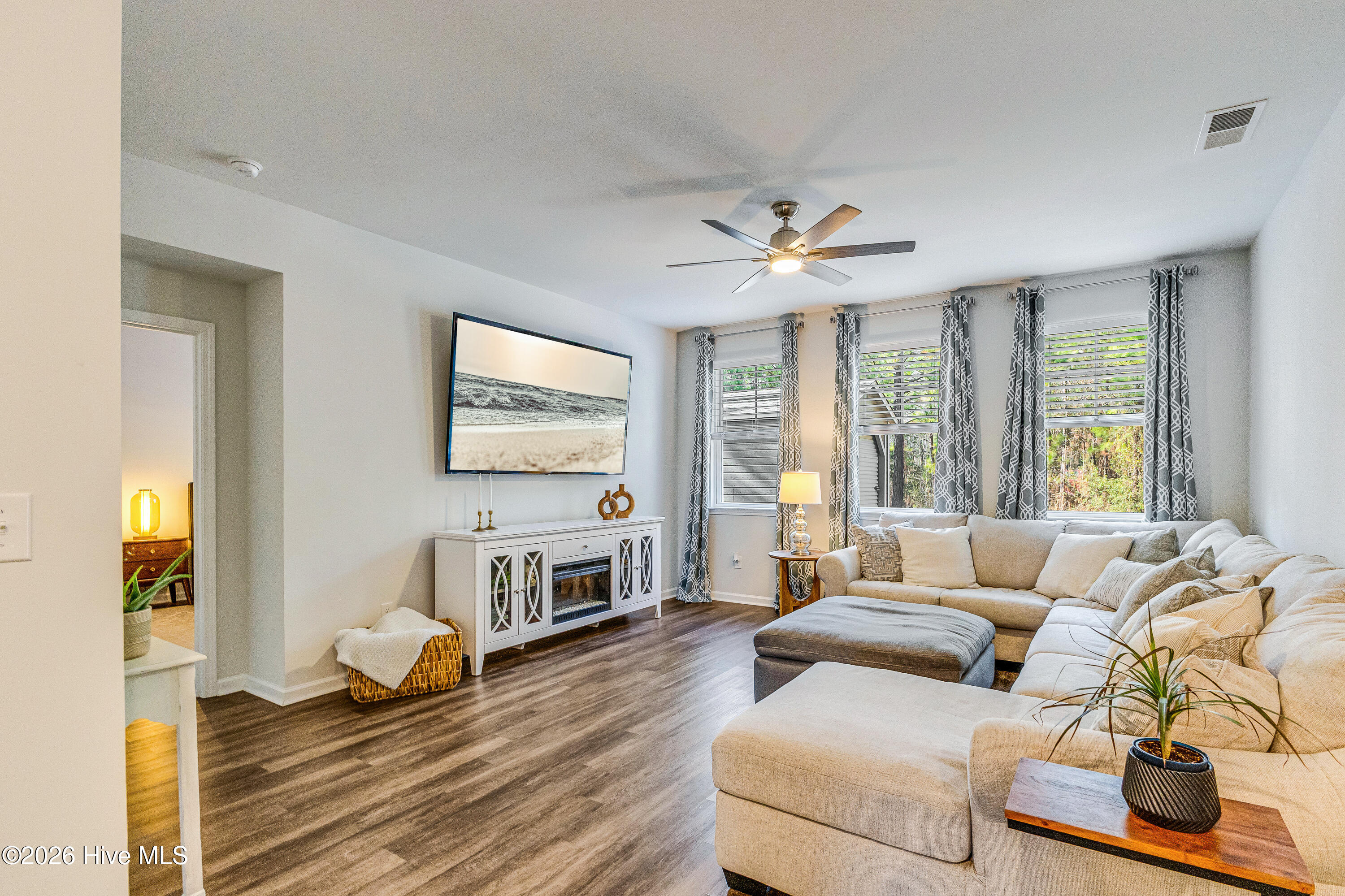 100549305 | Photo 15