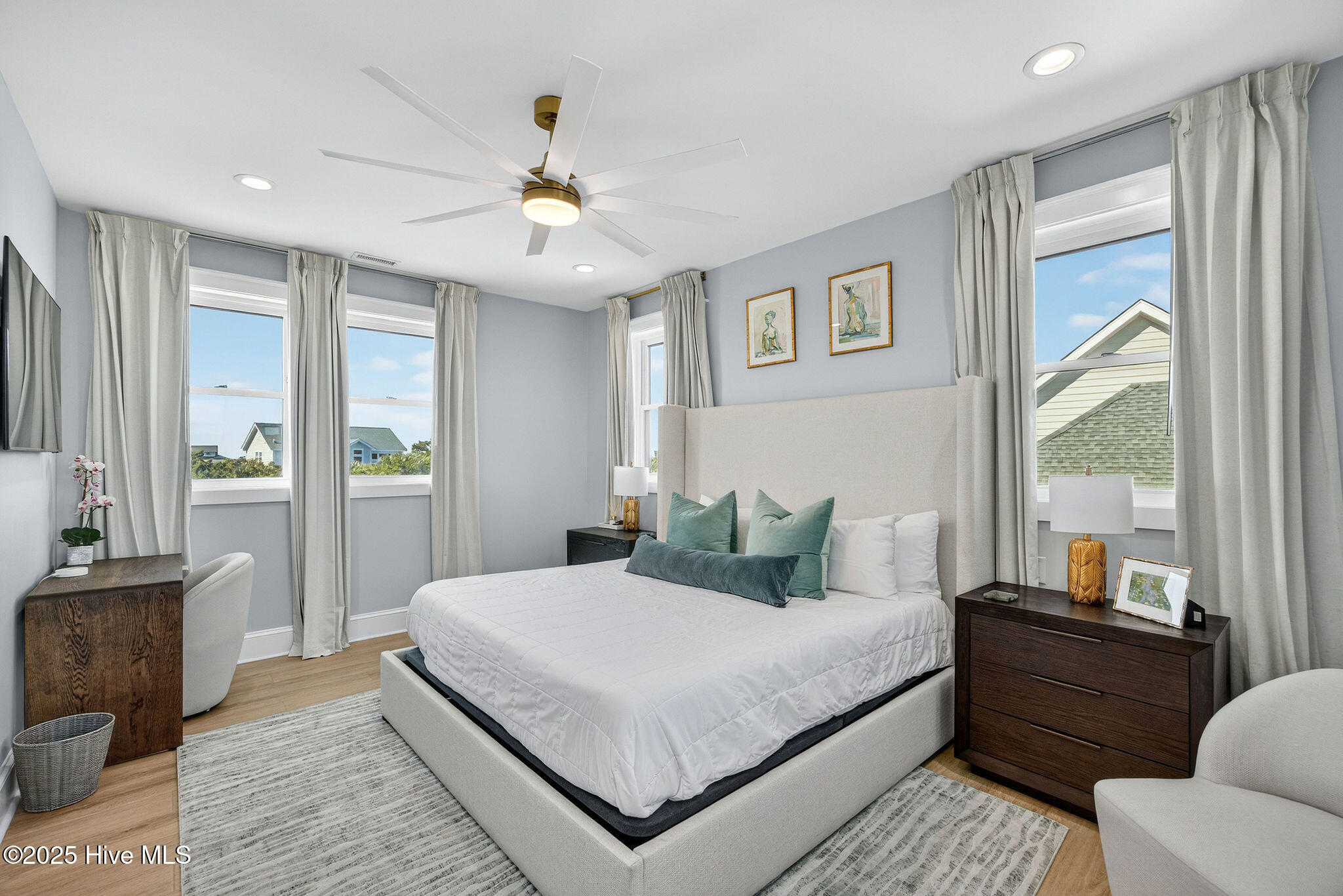 100541250 | Photo 30