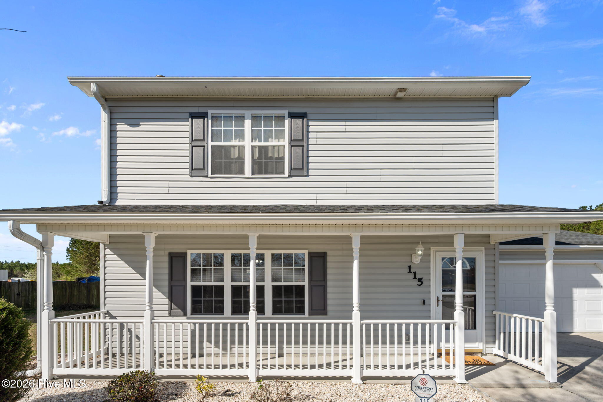 100561197 | Photo 63