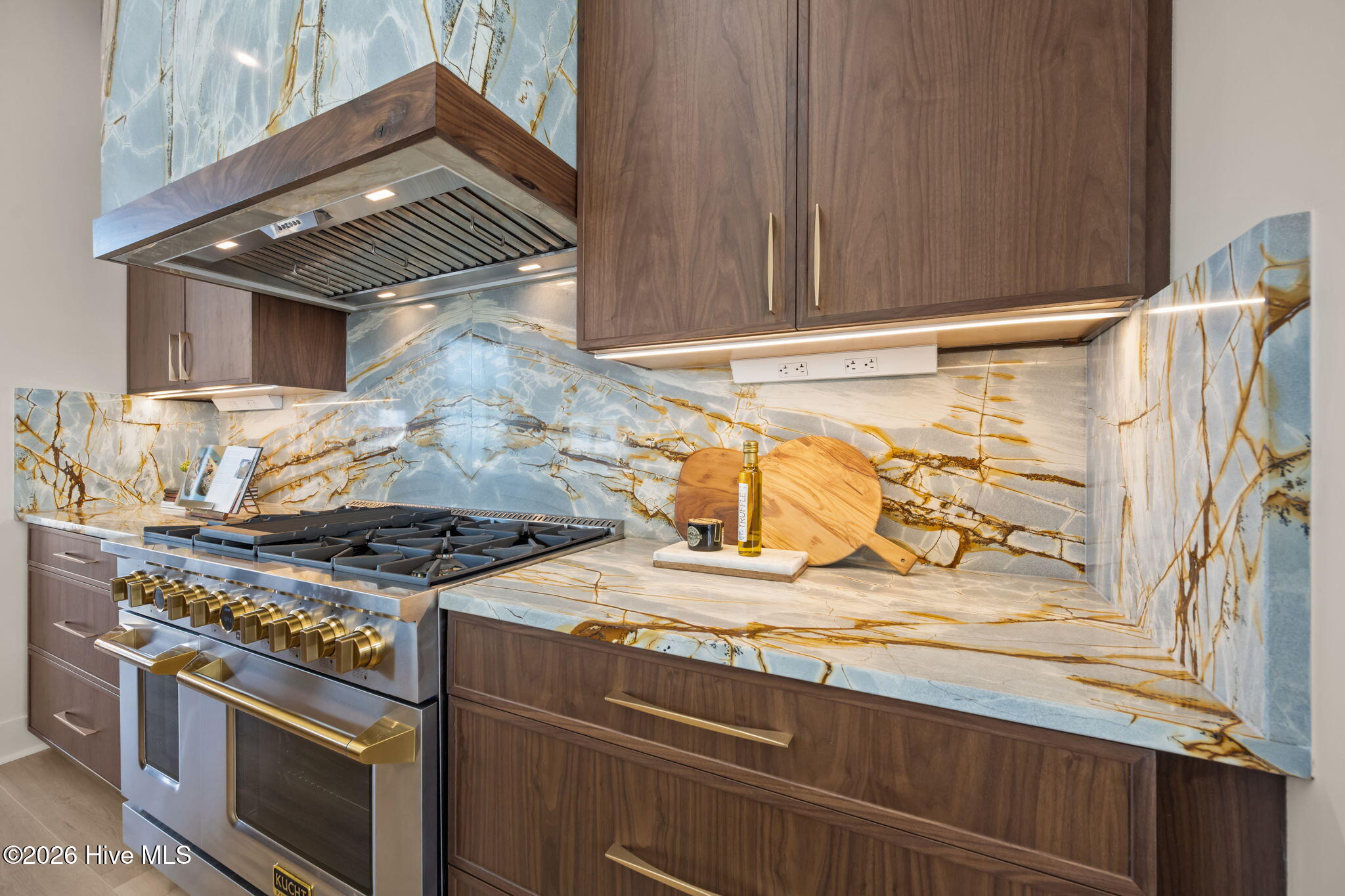 100552191 | Photo 11