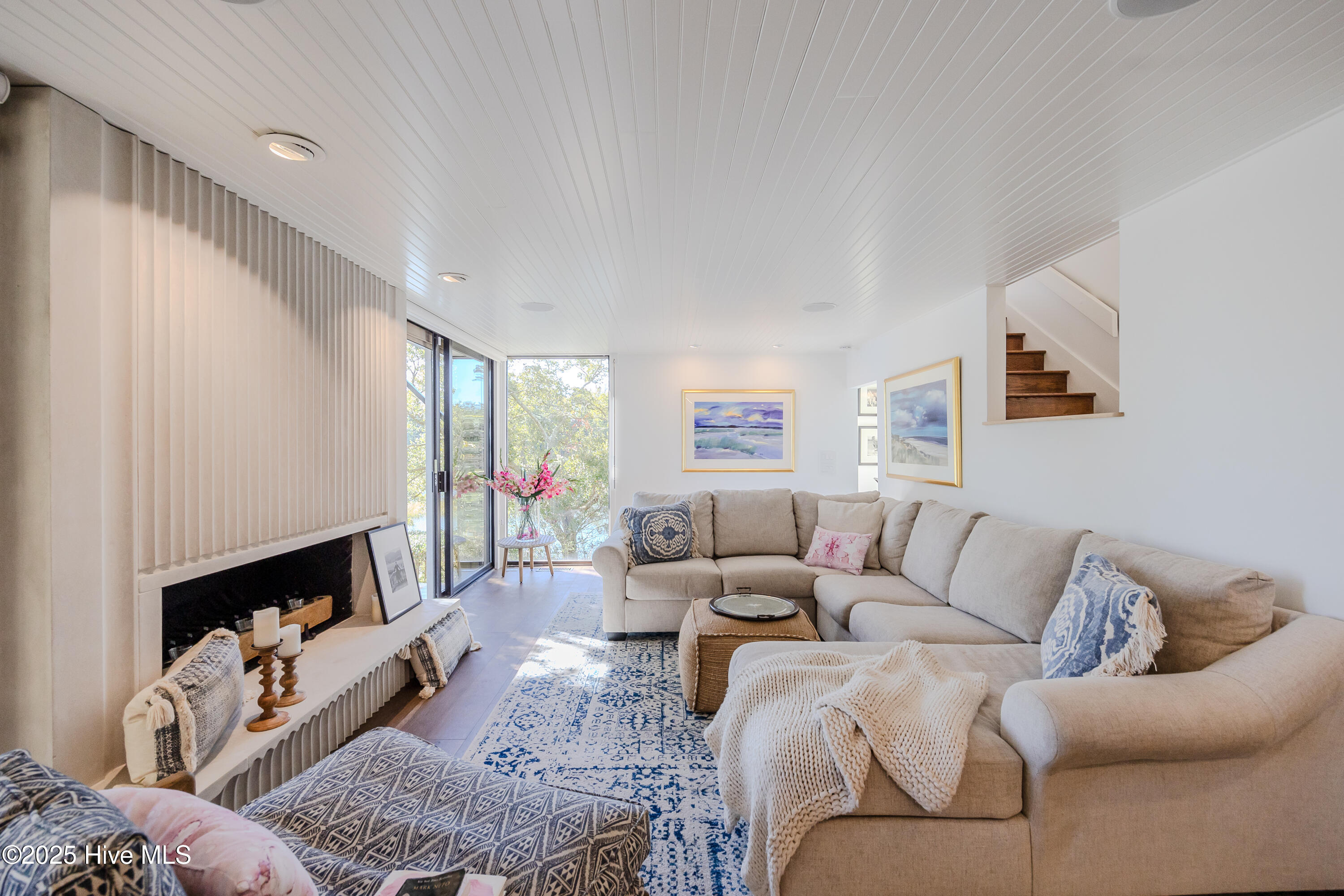 100518193 | Photo 45