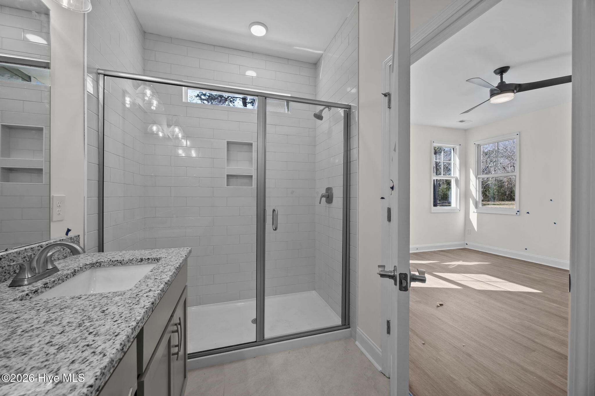 100528707 | Photo 24