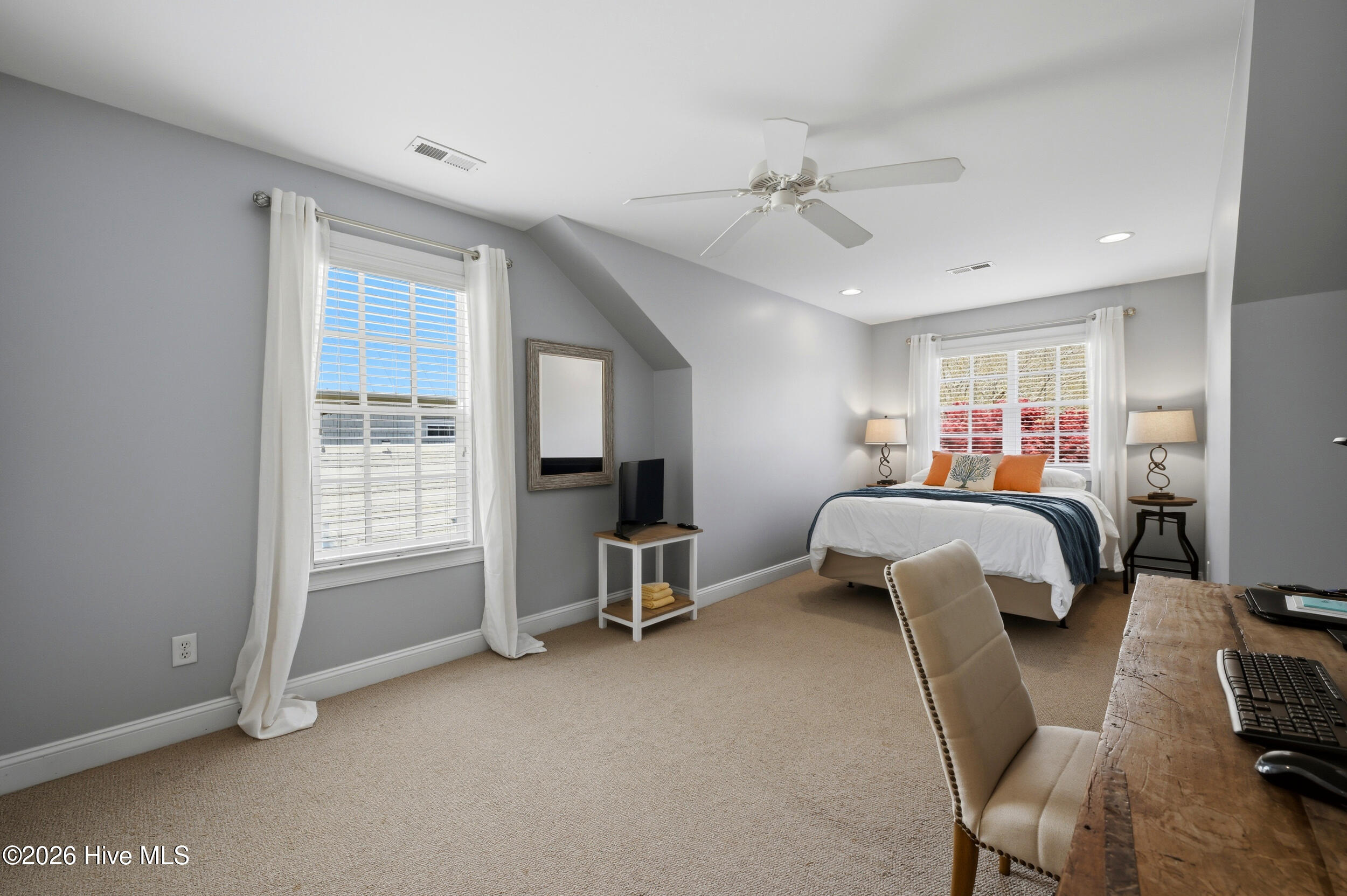 100566106 | Photo 35