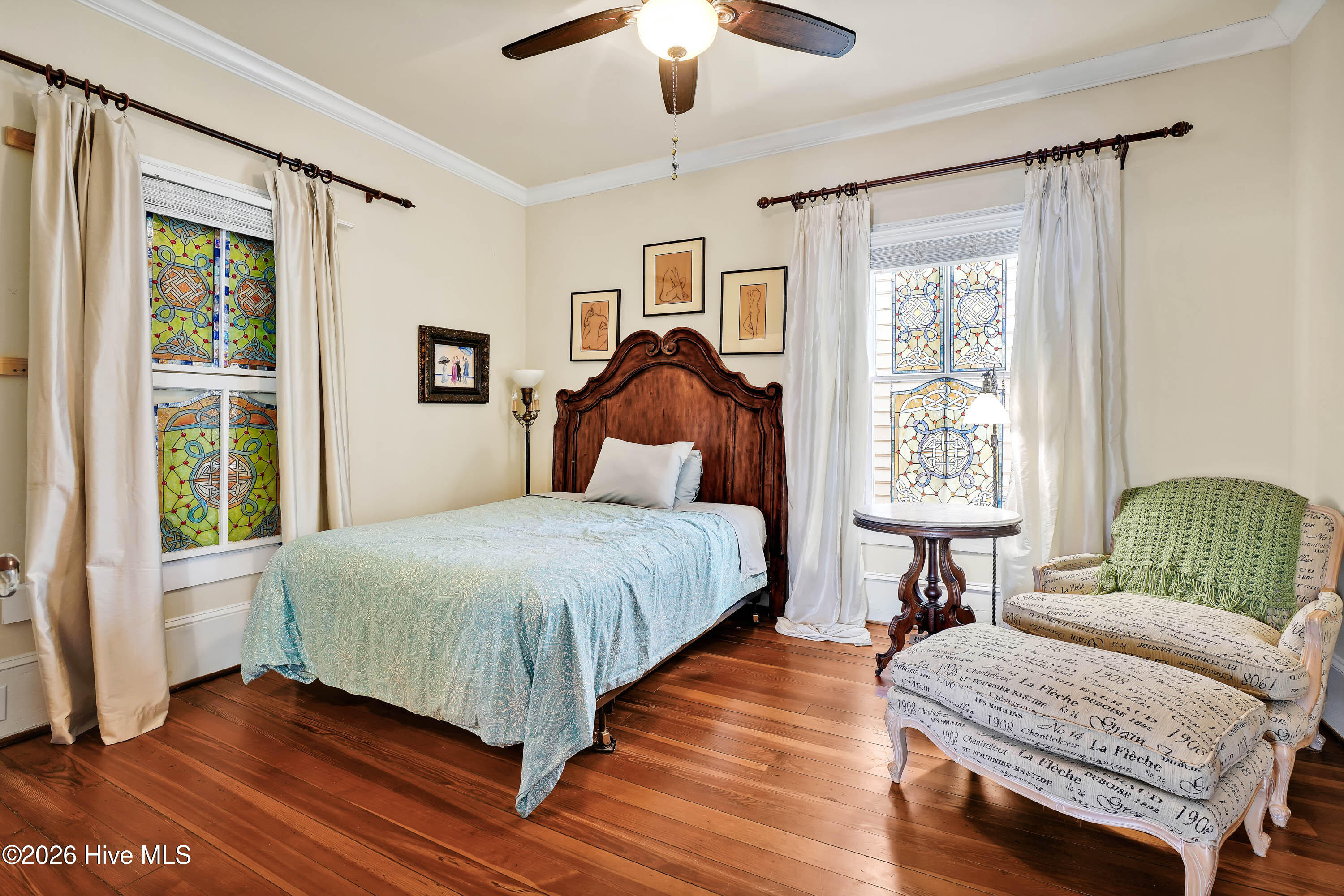 100552799 | Photo 11