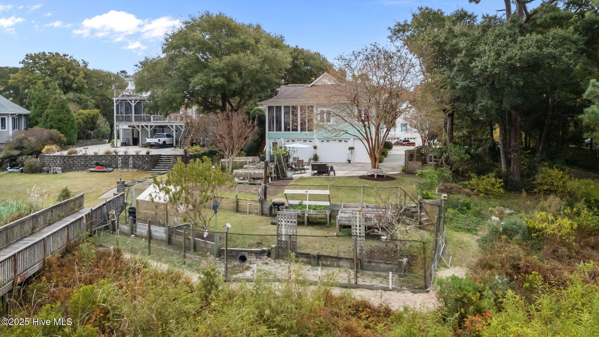 100540385 | Photo 56