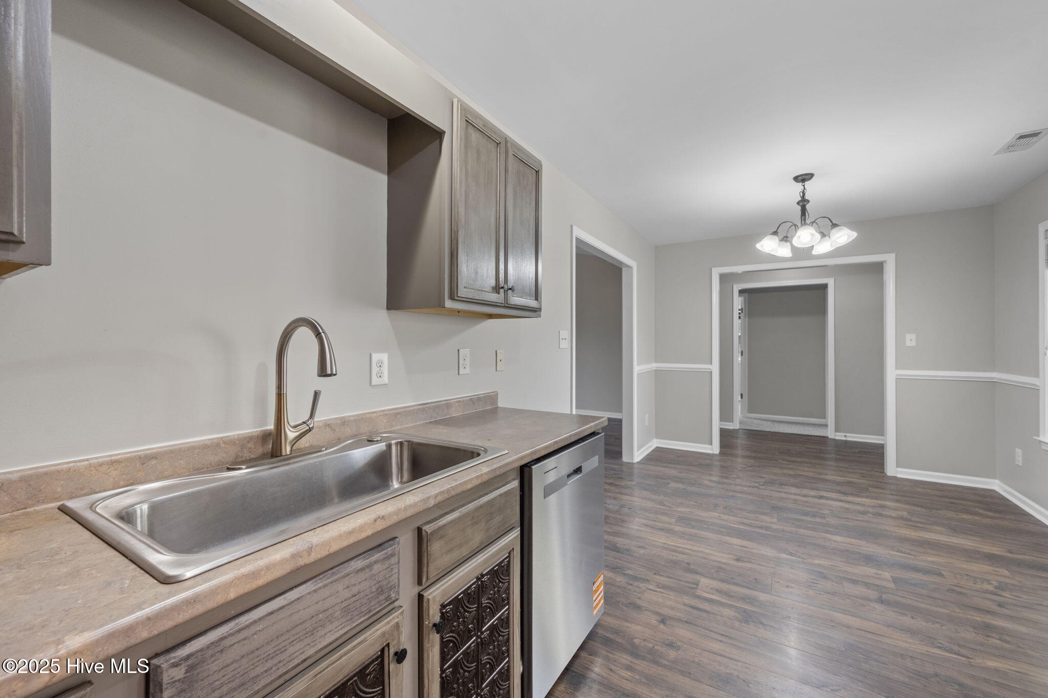 100539227 | Photo 10