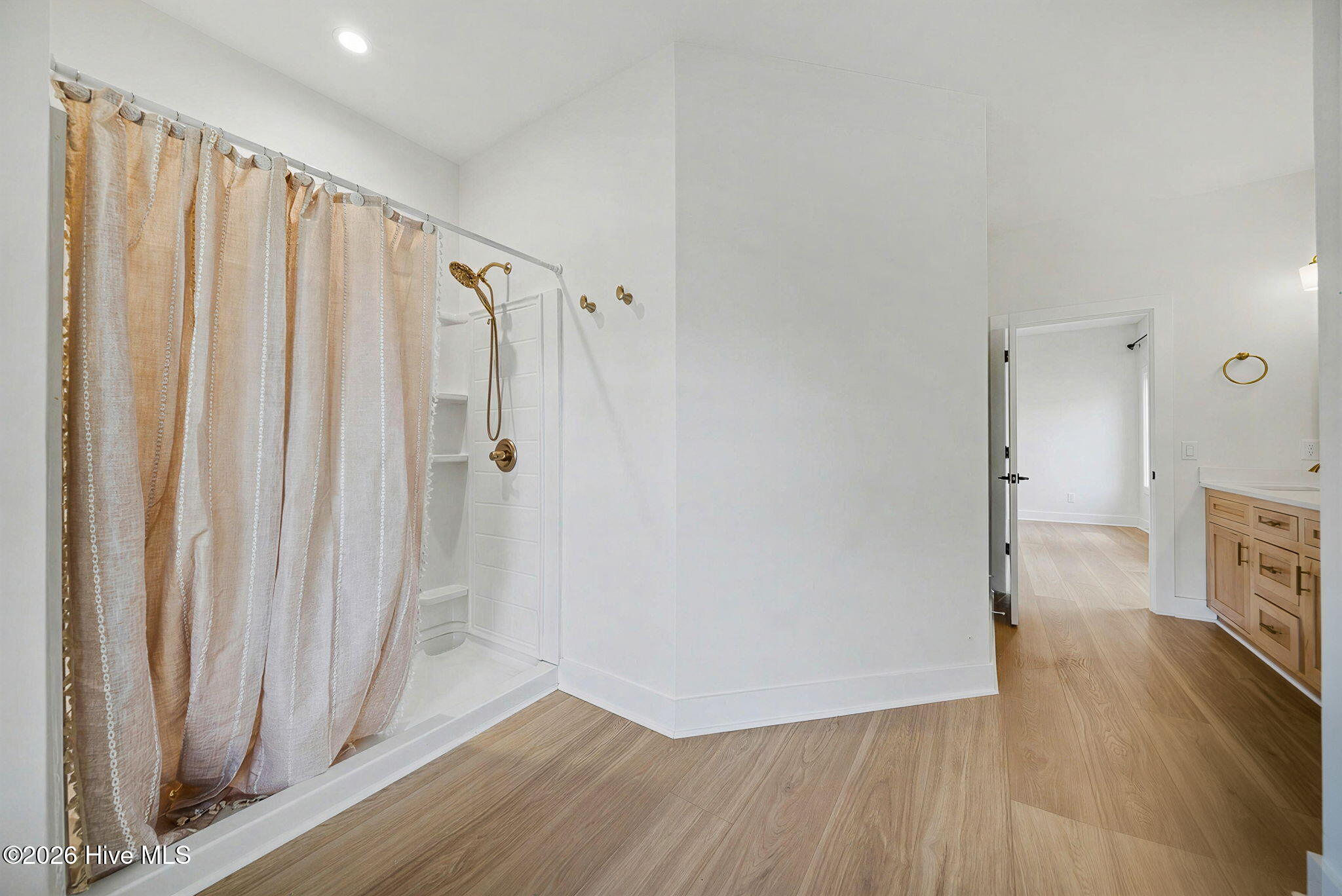 100563489 | Photo 28