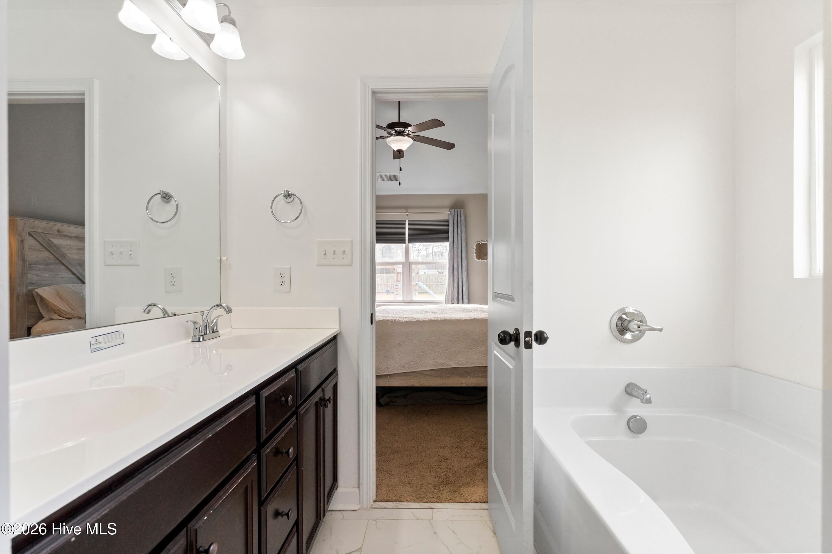 100548782 | Photo 20