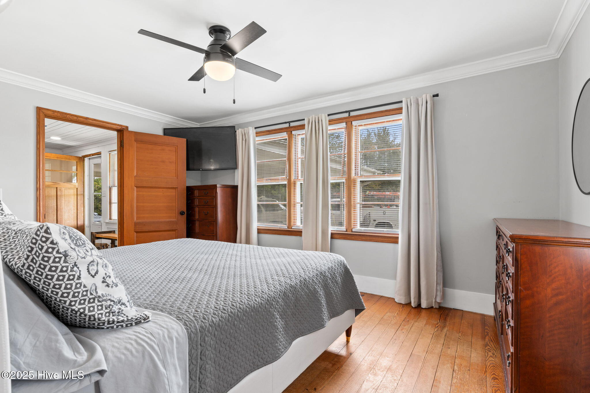 100536505 | Photo 25