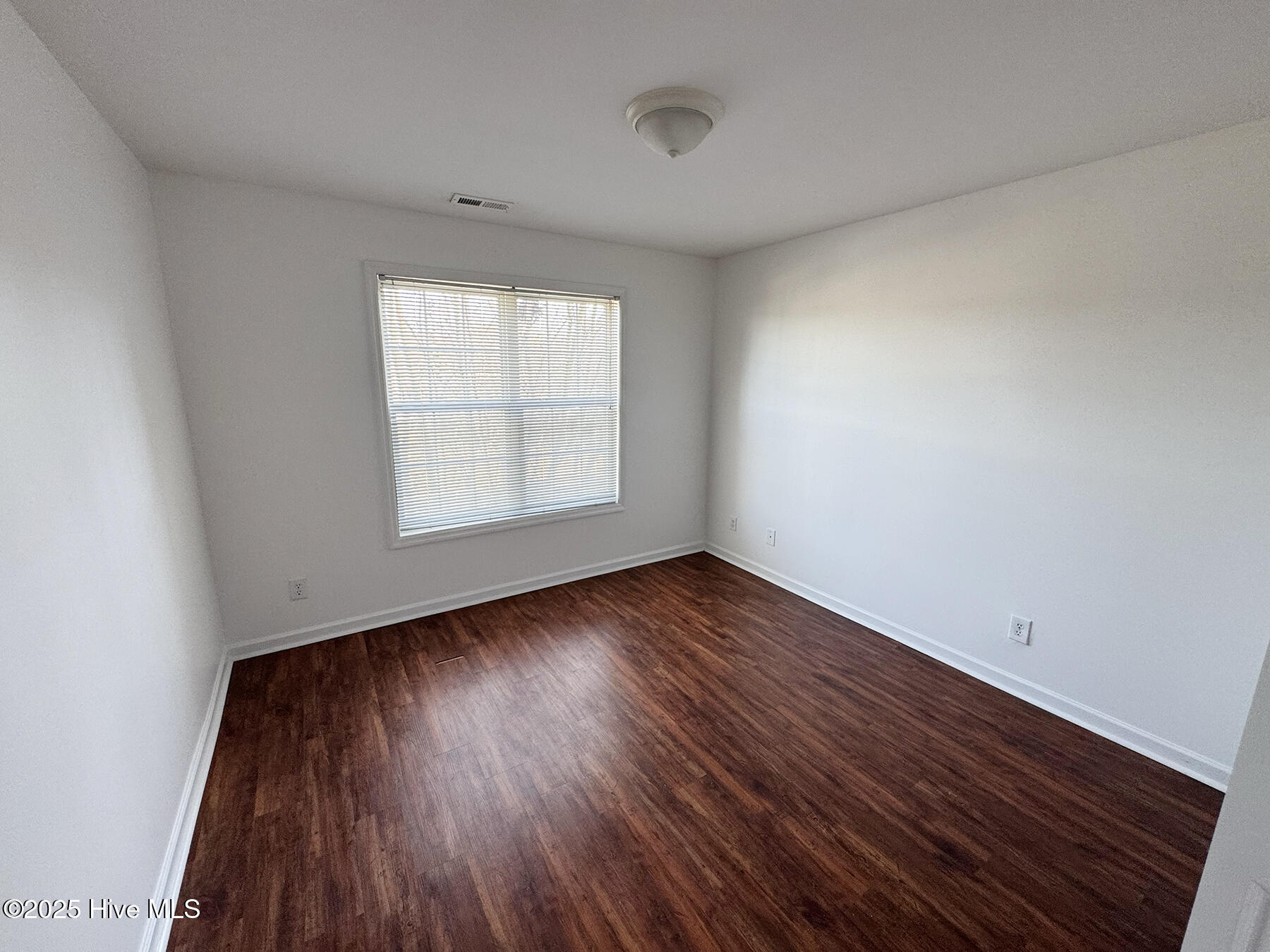 100541213 | Photo 11