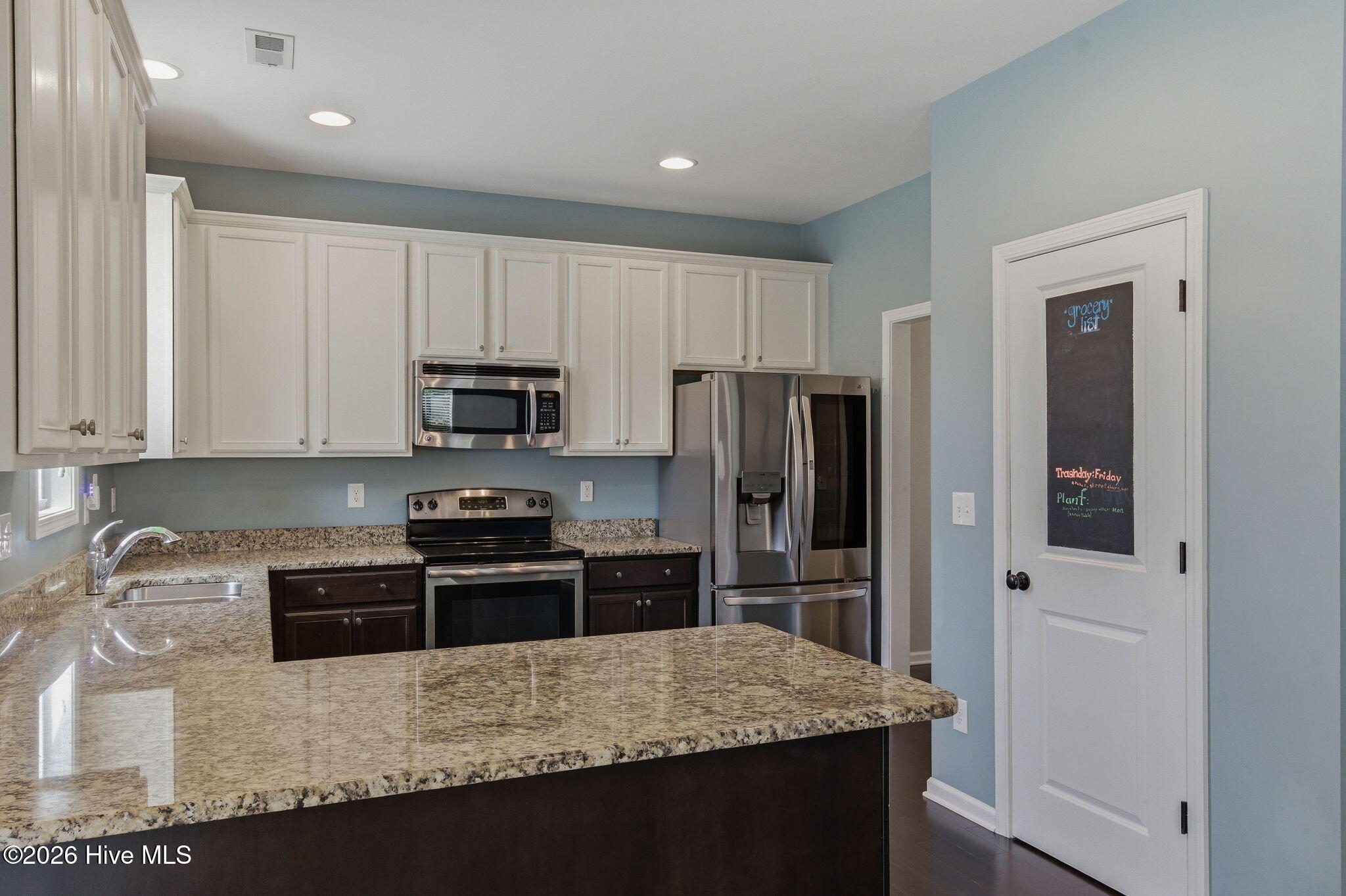 100565105 | Photo 11