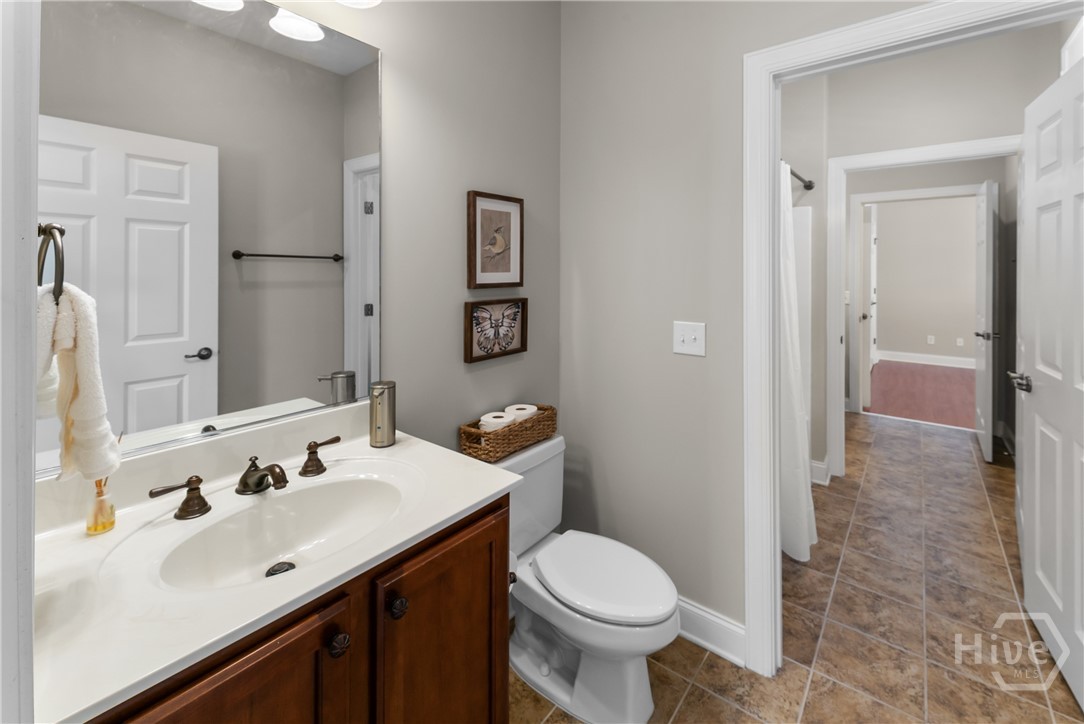 Jack & Jill bath between guest #2 & #3 bedrooms