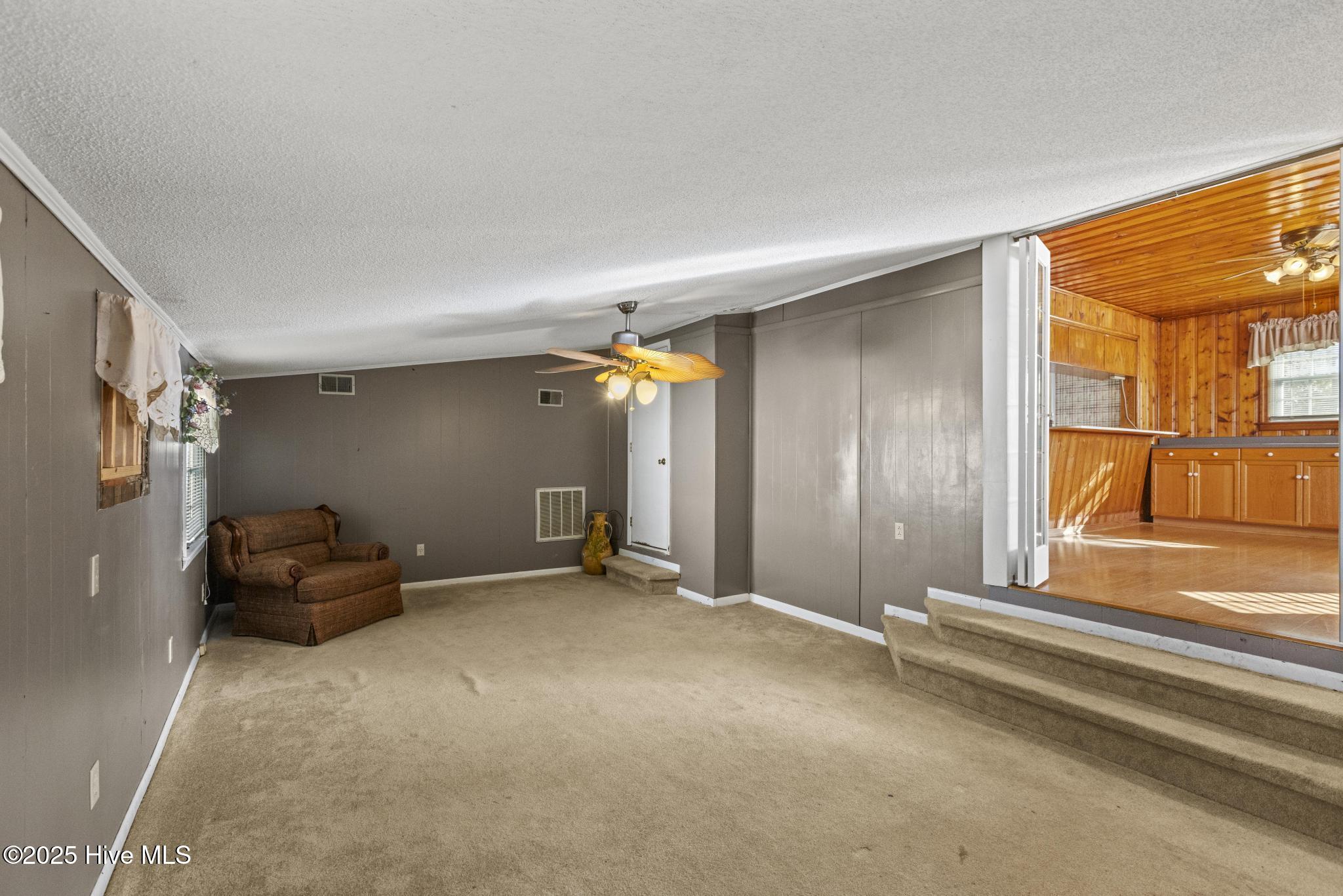 100532196 | Photo 17