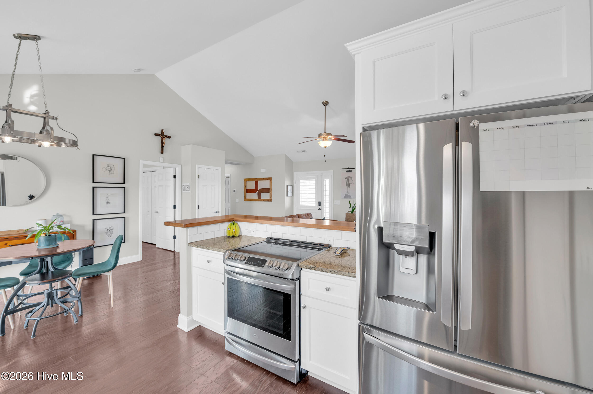 100548167 | Photo 15