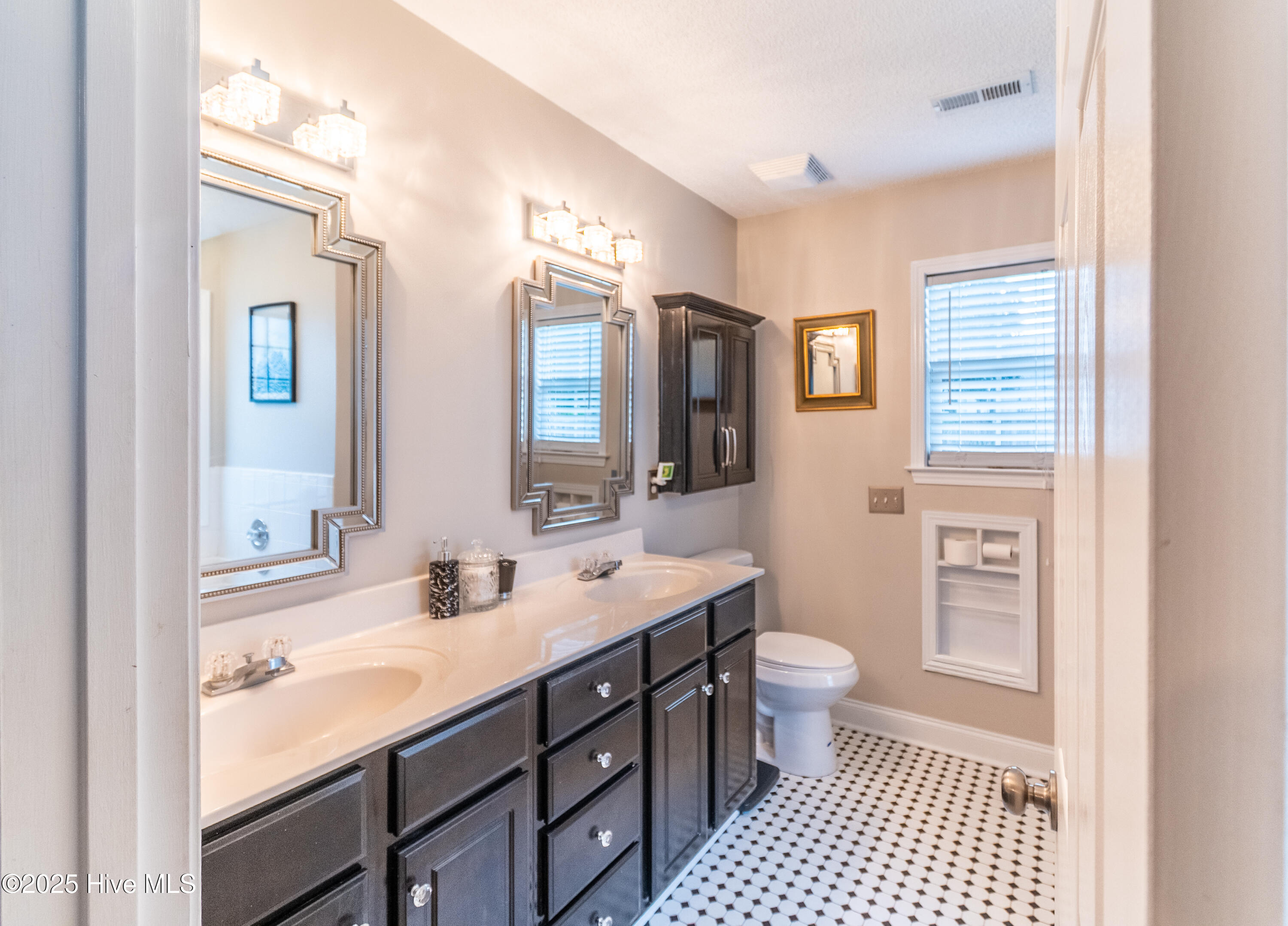 100531155 | Photo 10