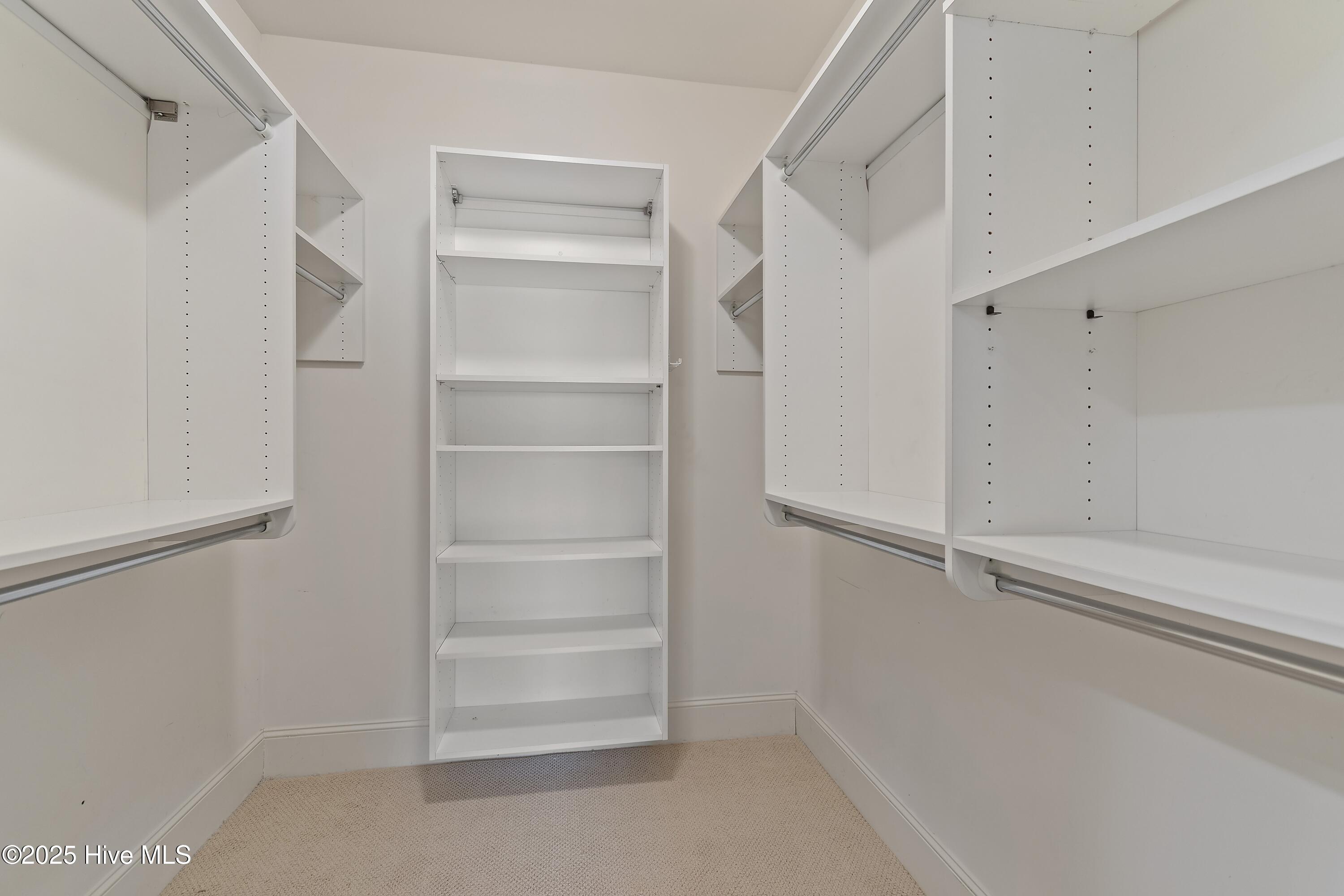 100540174 | Photo 18