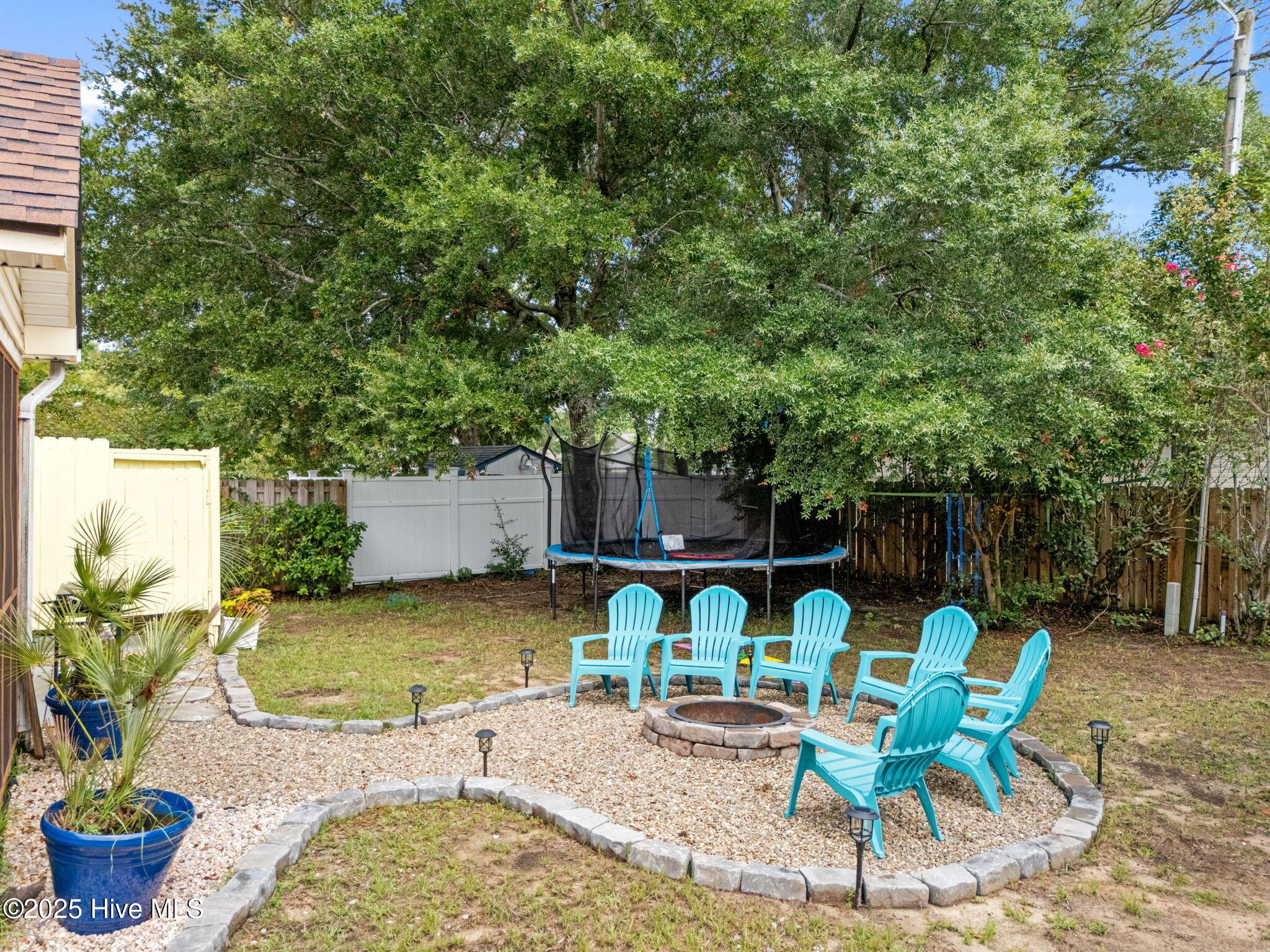 100557210 | Photo 28