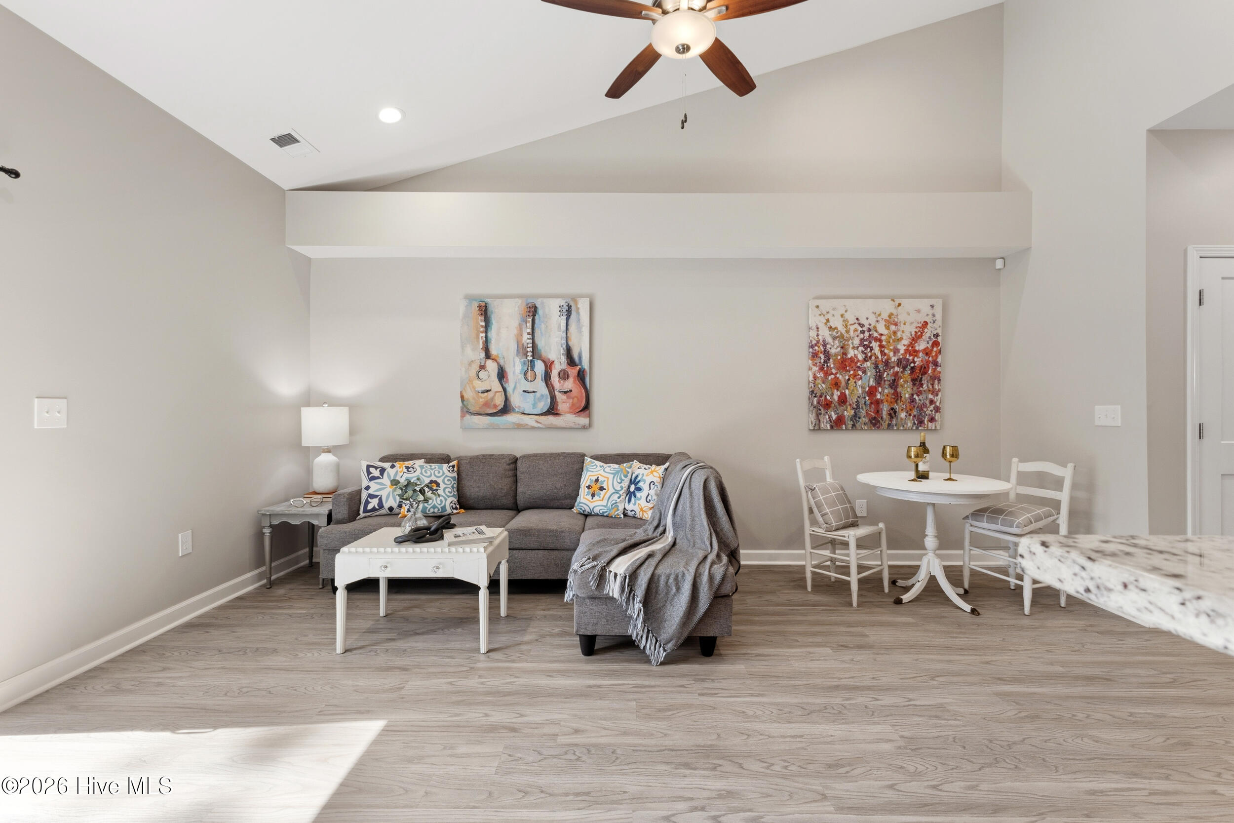 100558693 | Photo 10