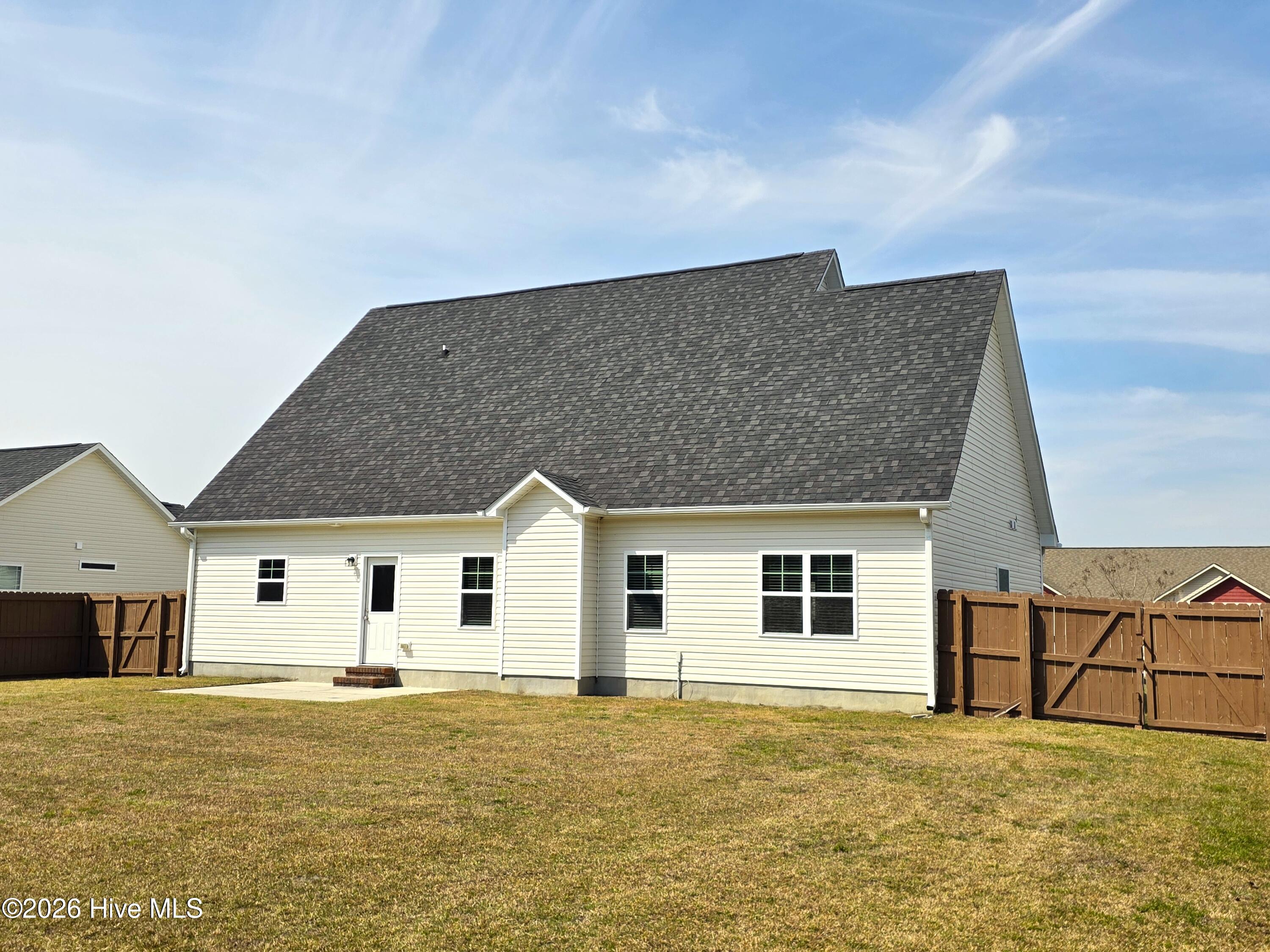 100527843 | Photo 74