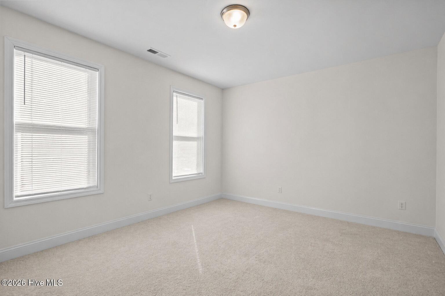 100548714 | Photo 24