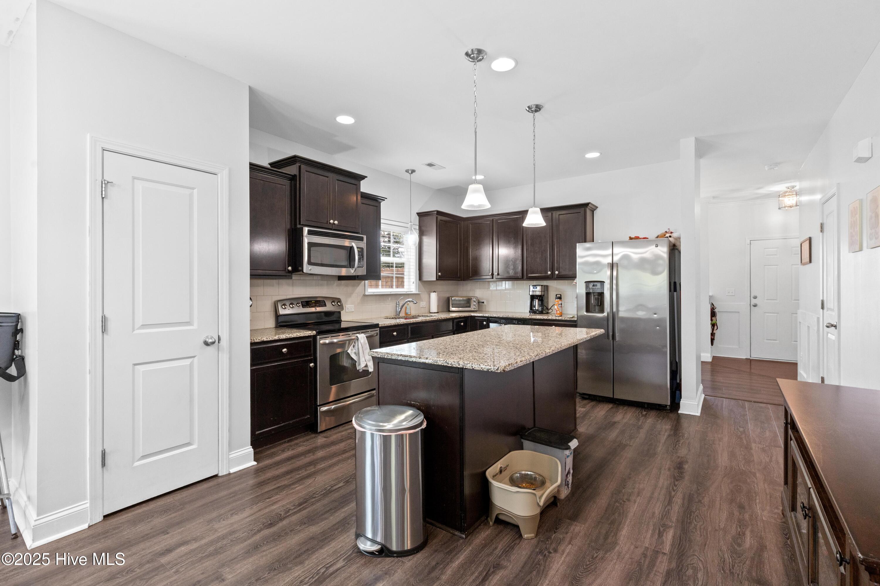 100521399 | Photo 12