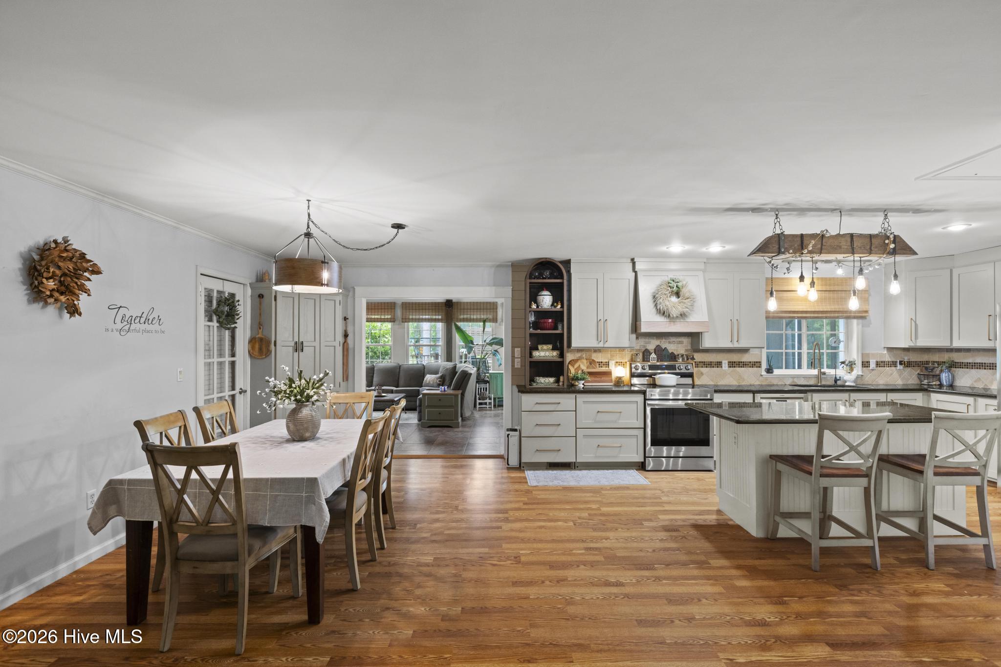 100569223 | Photo 11