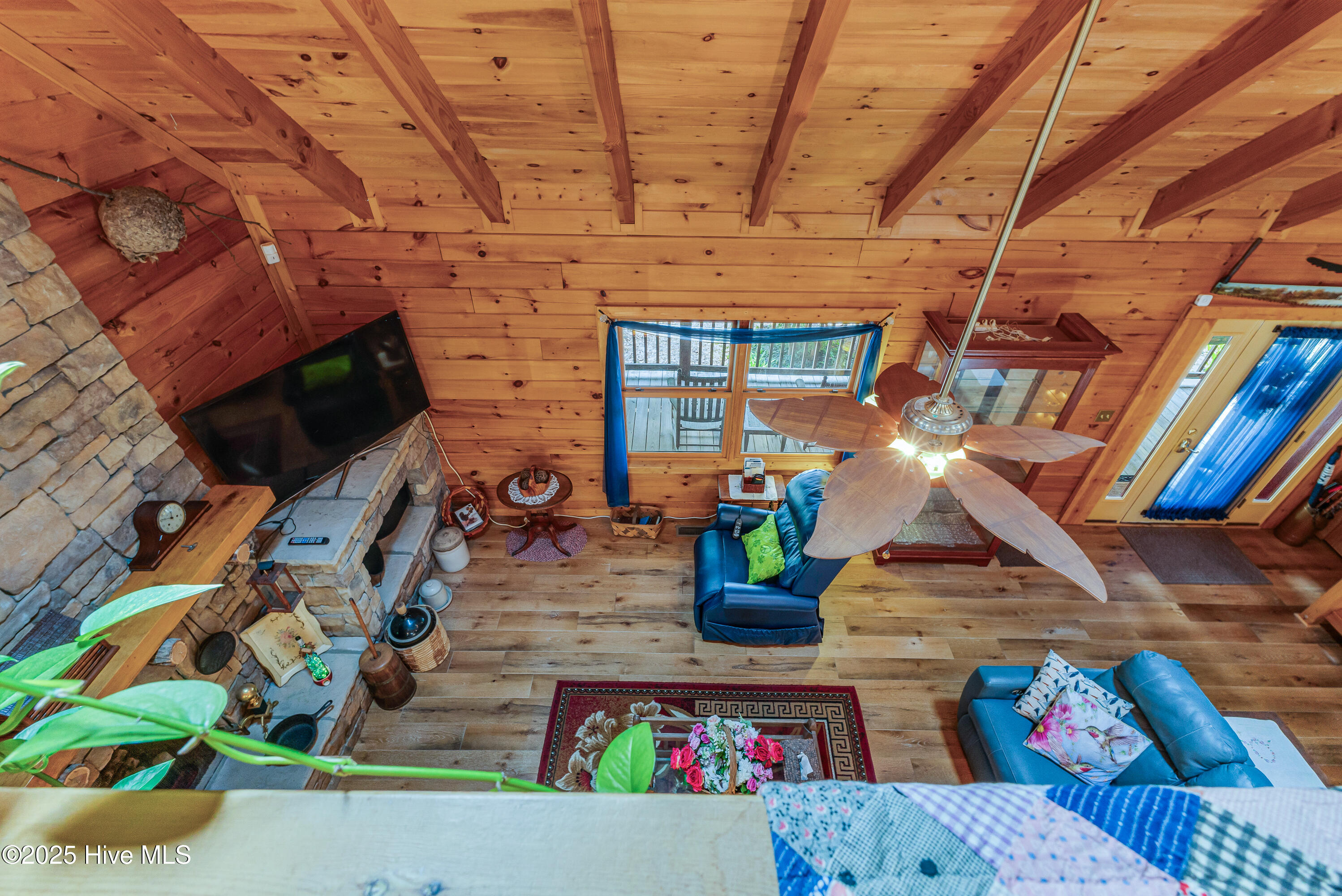 100512756 | Photo 25