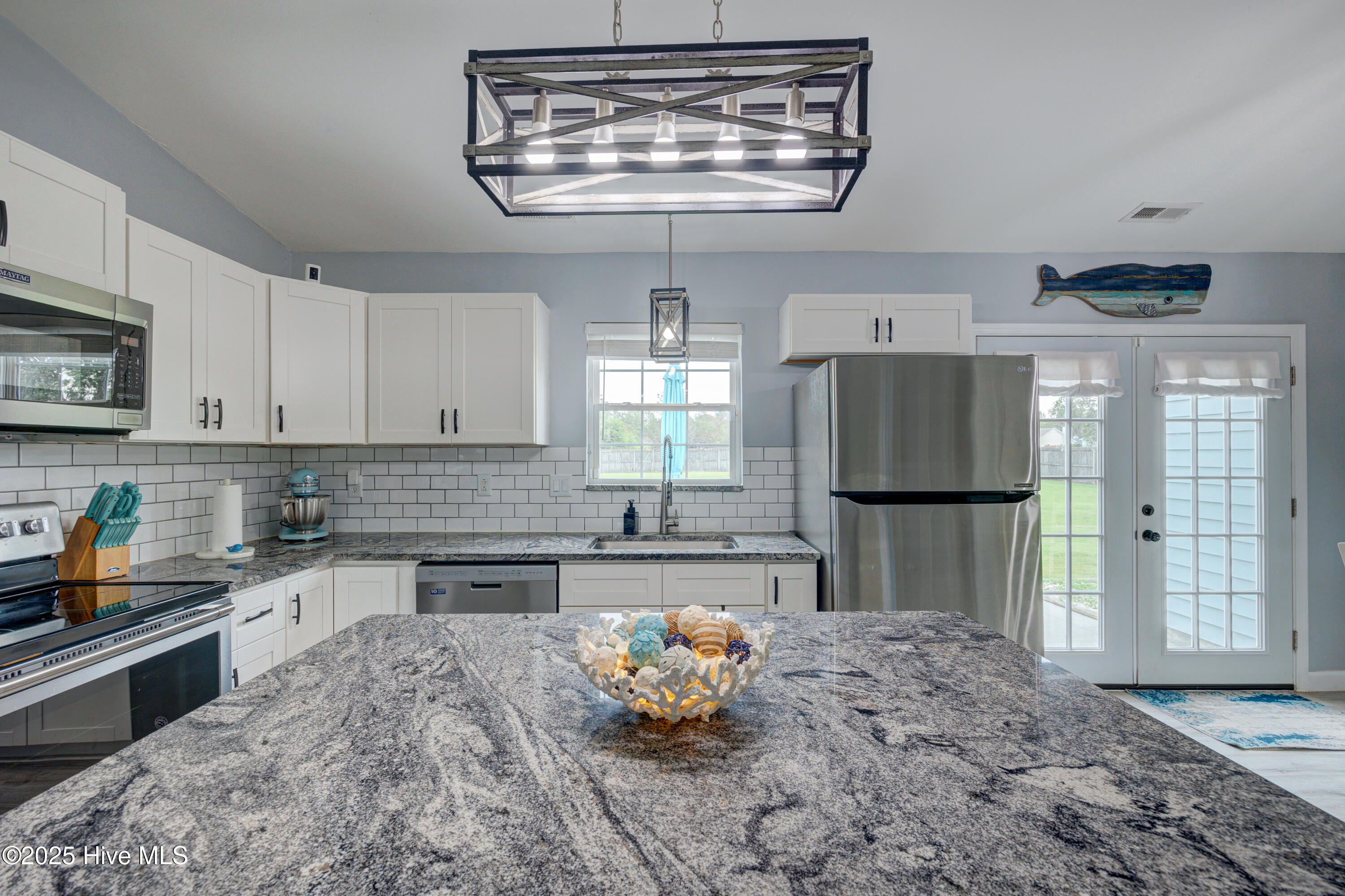 100561437 | Photo 16