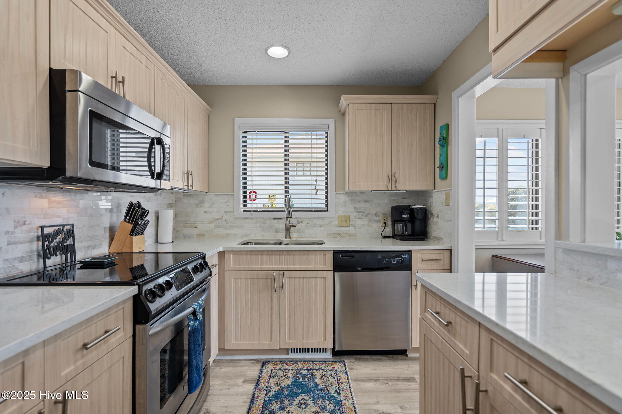 100541218 | Photo 12