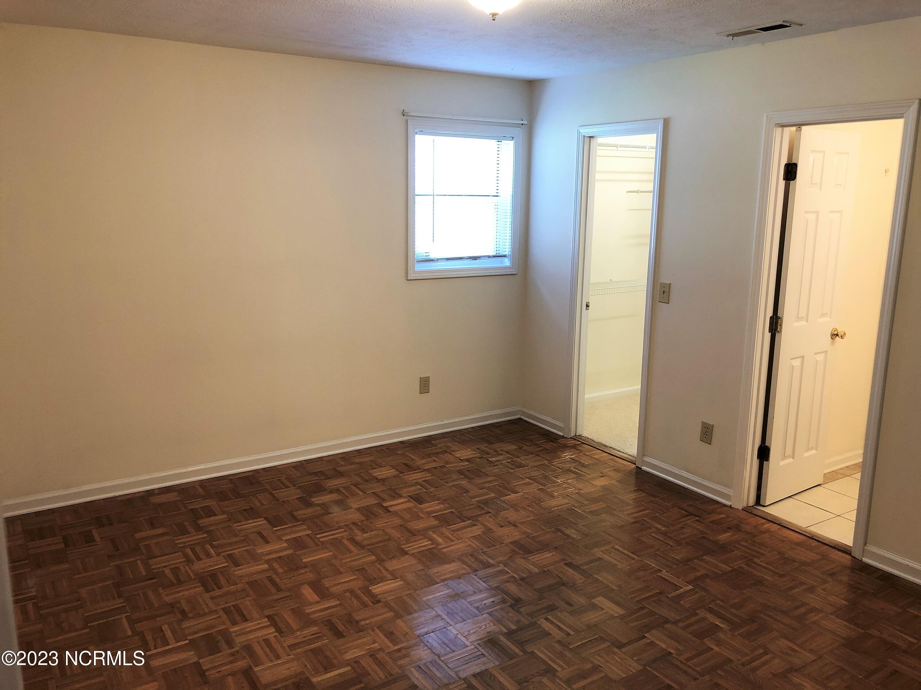 100565733 | Photo 15