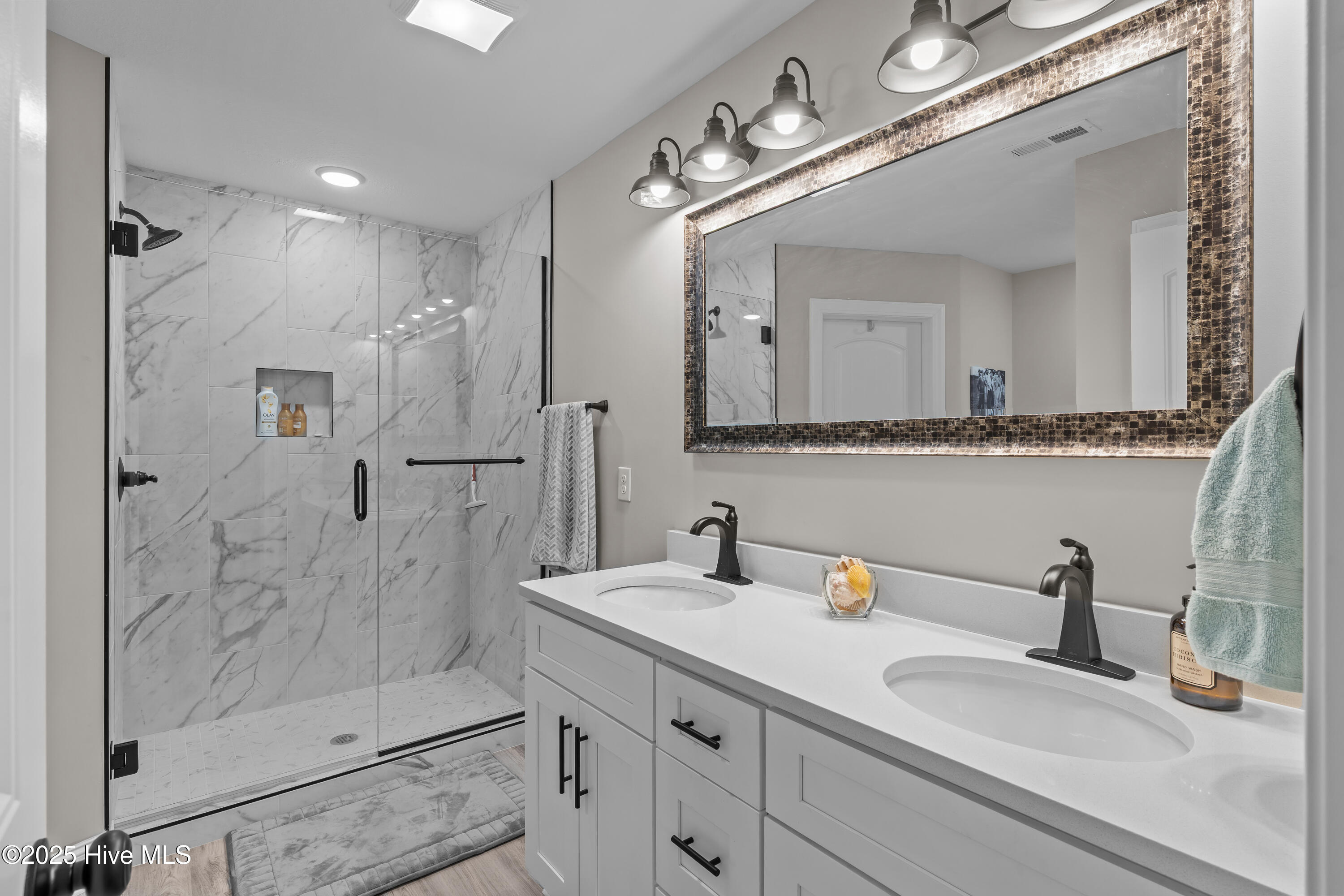 100522154 | Photo 28