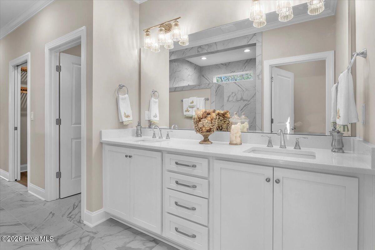 100524155 | Photo 35