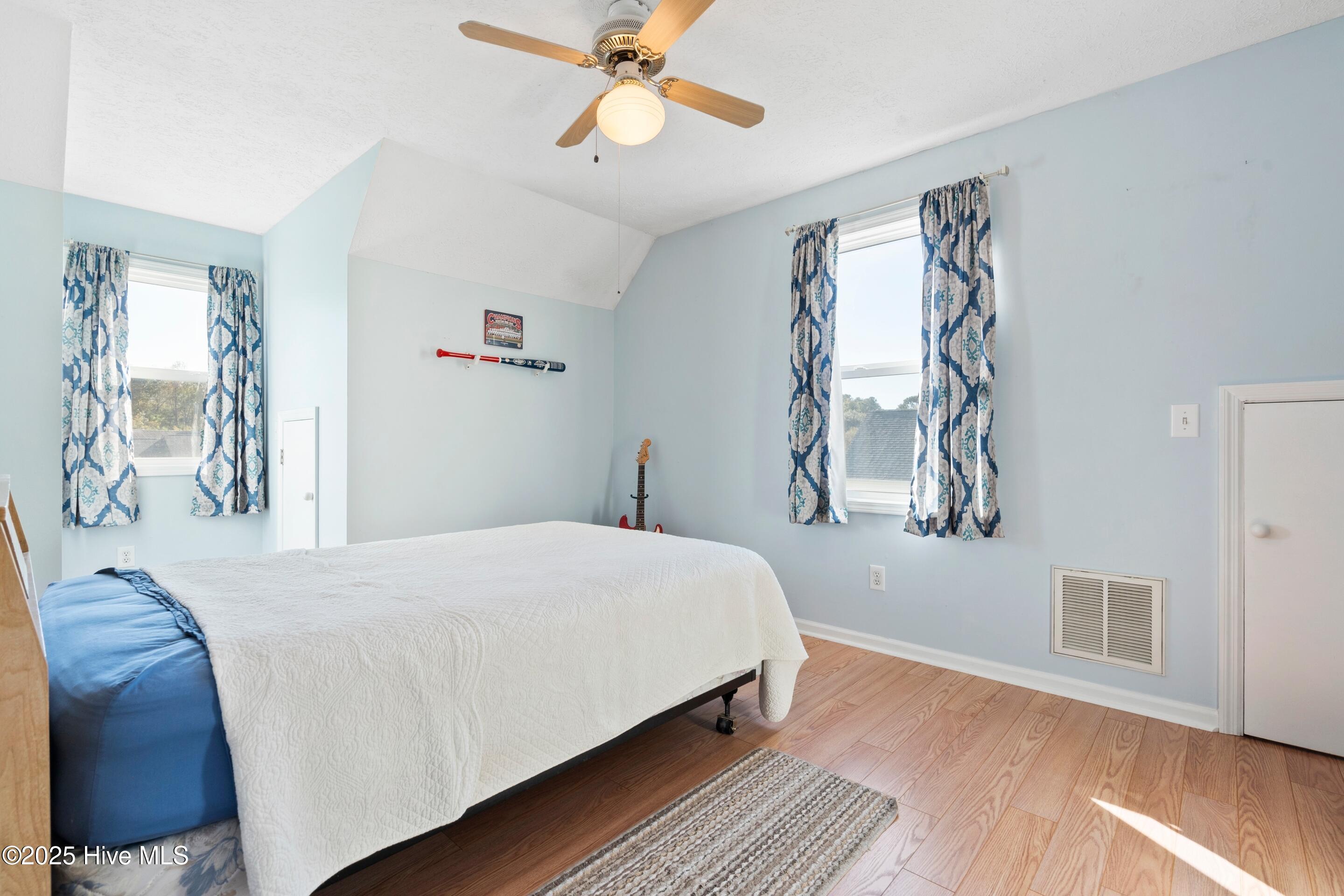 100535792 | Photo 40