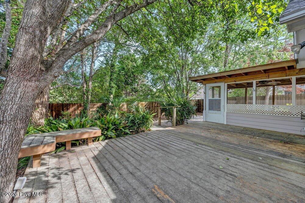 100570351 | Photo 27