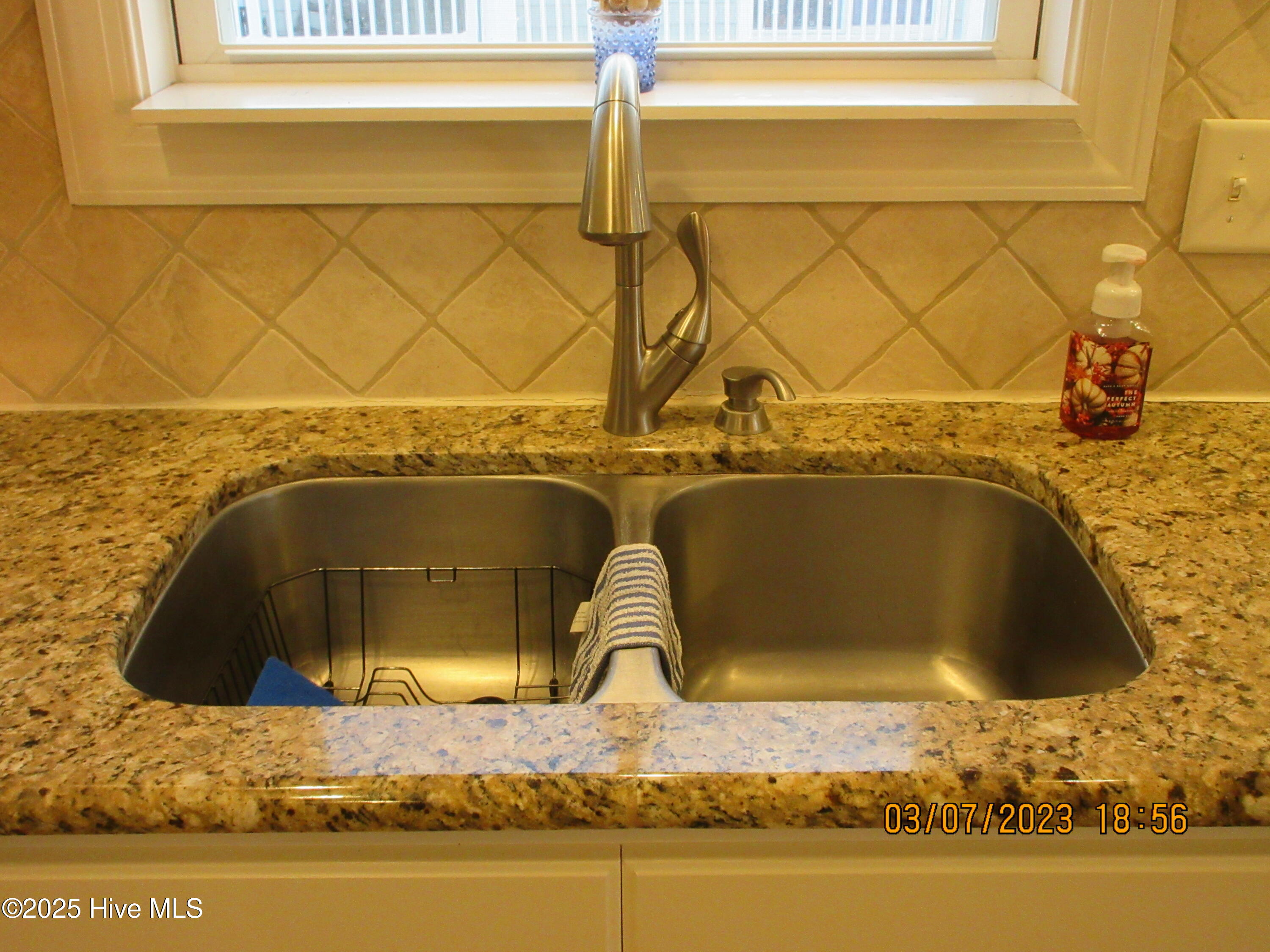 100525203 | Photo 38