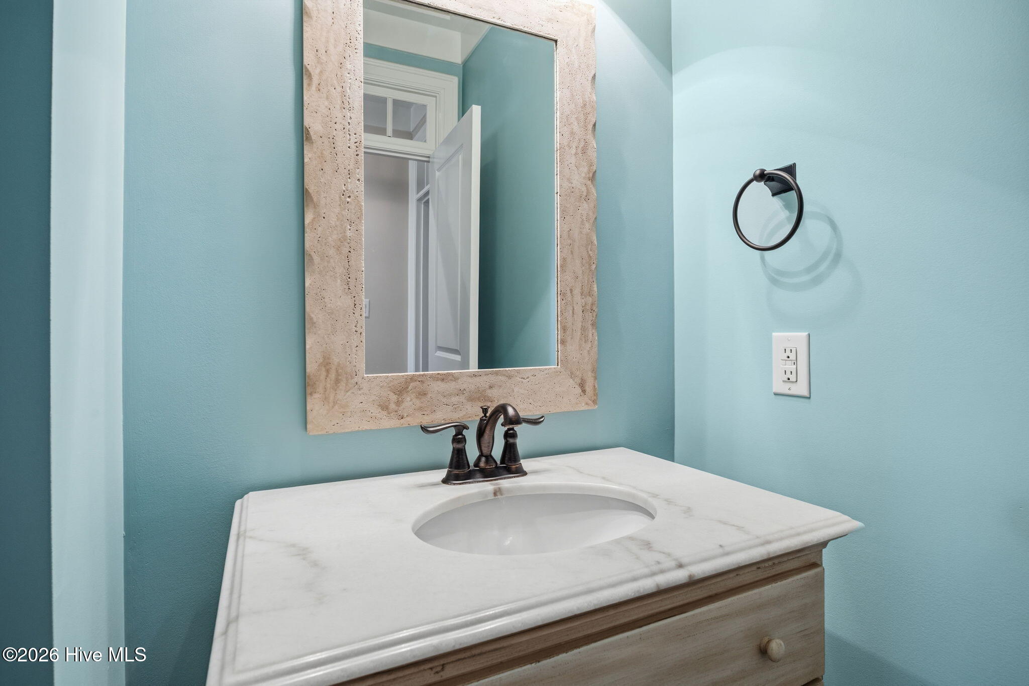 100561060 | Photo 35