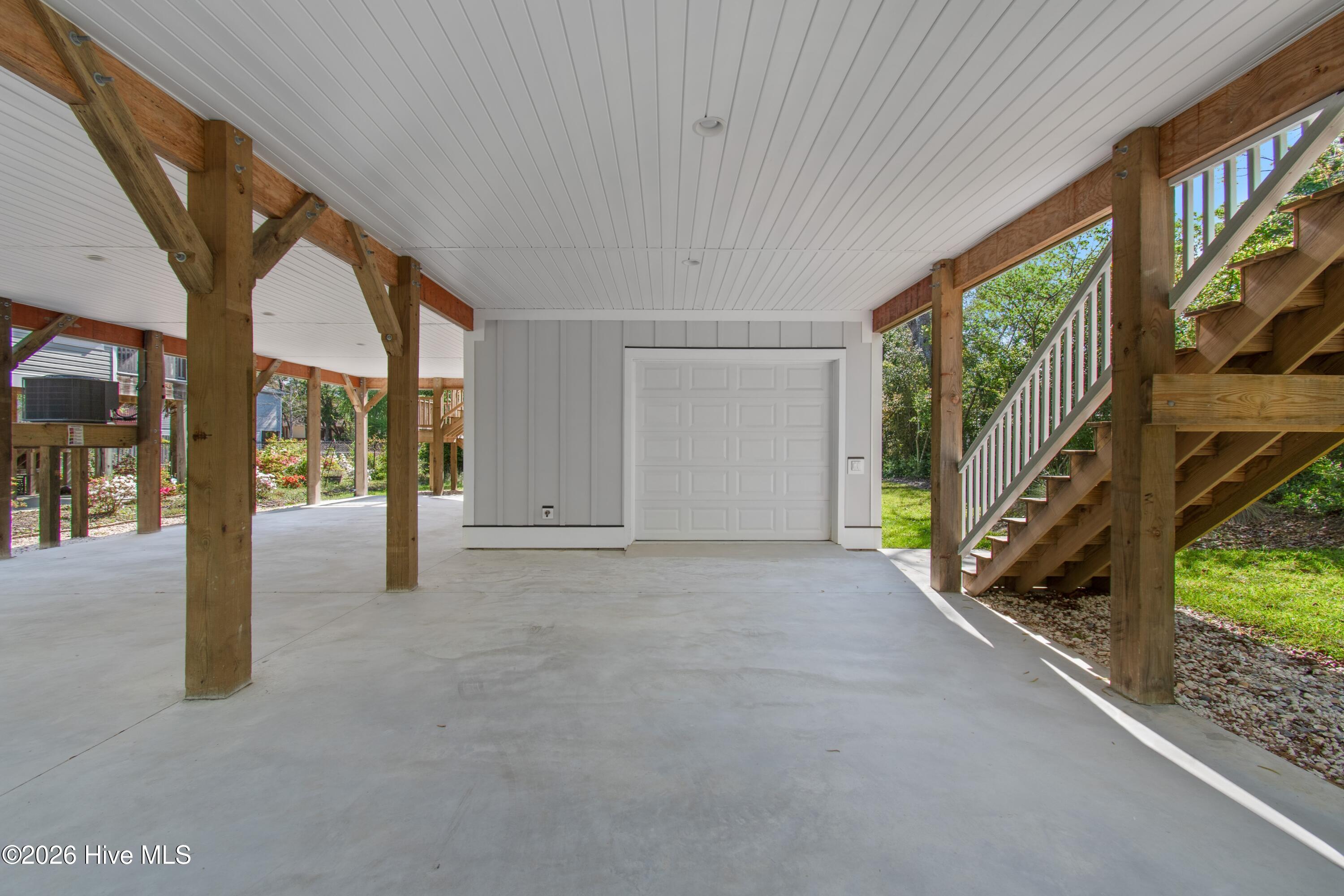 100567576 | Photo 38