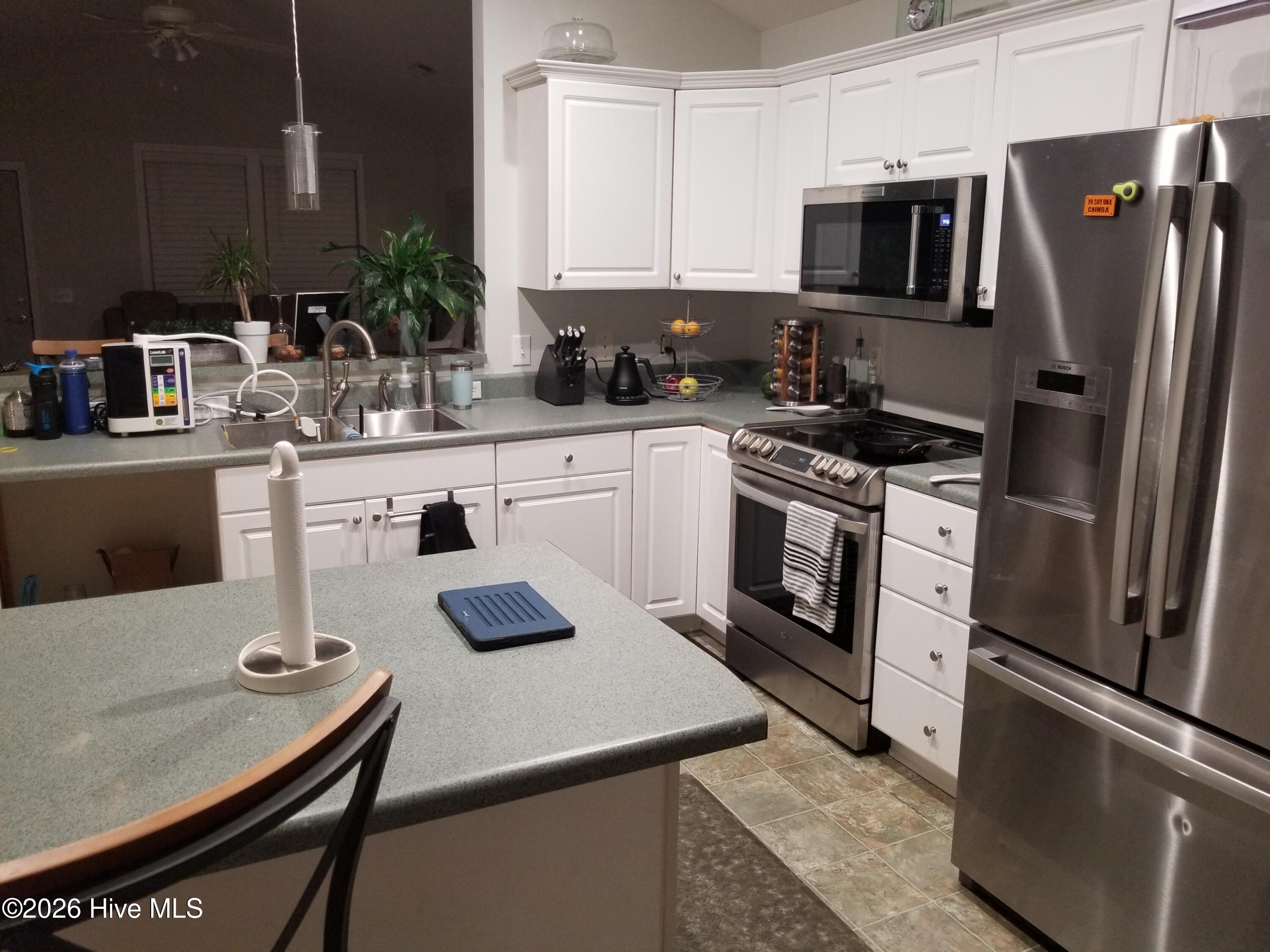 100548783 | Photo 11