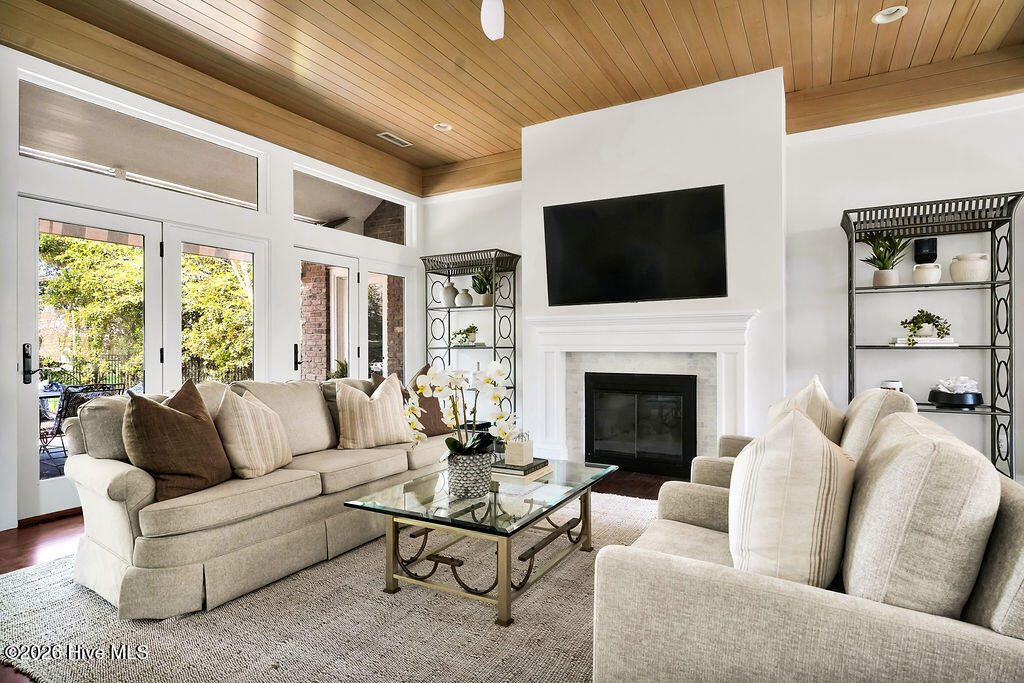 100565103 | Photo 14