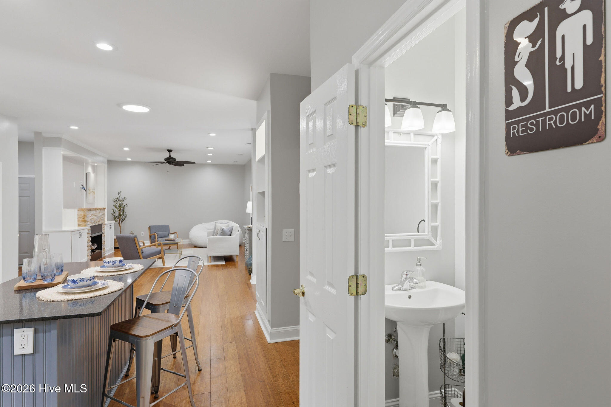 100565537 | Photo 66