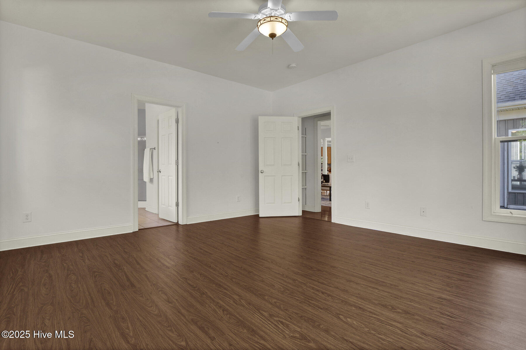 100540144 | Photo 36