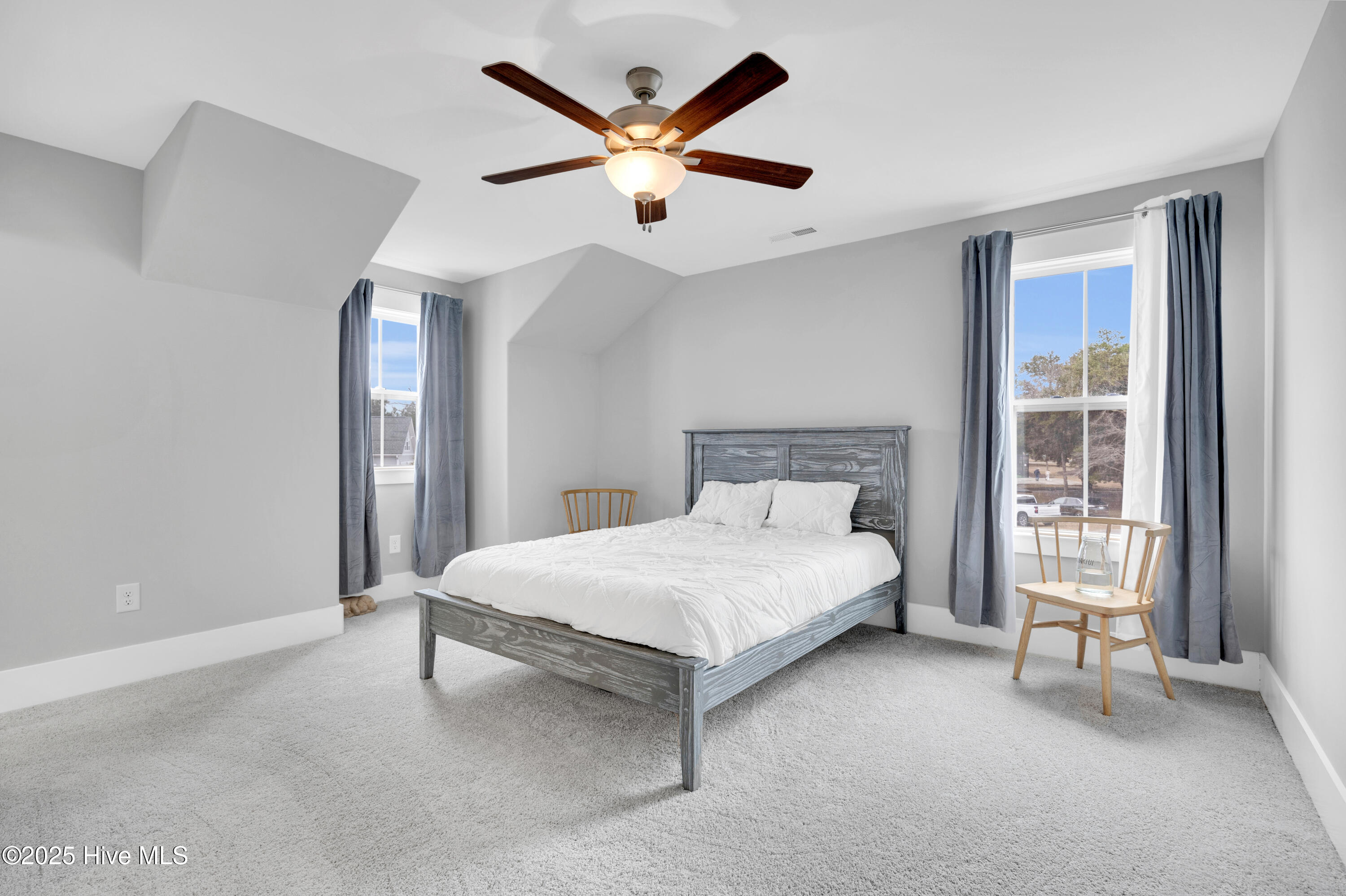 100488919 | Photo 25