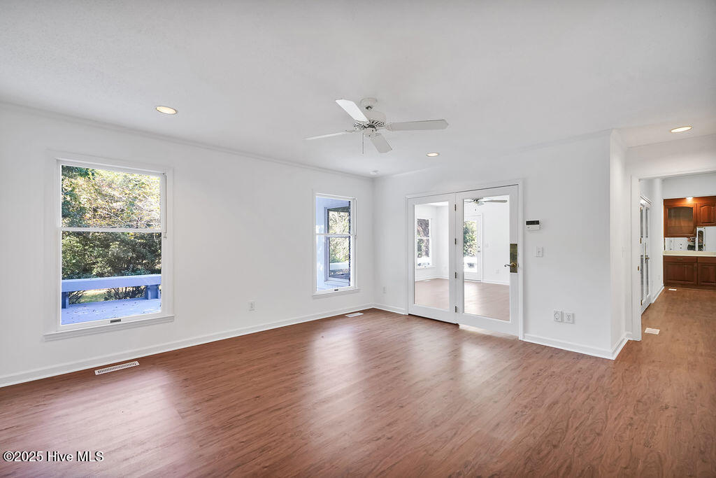 100532776 | Photo 18