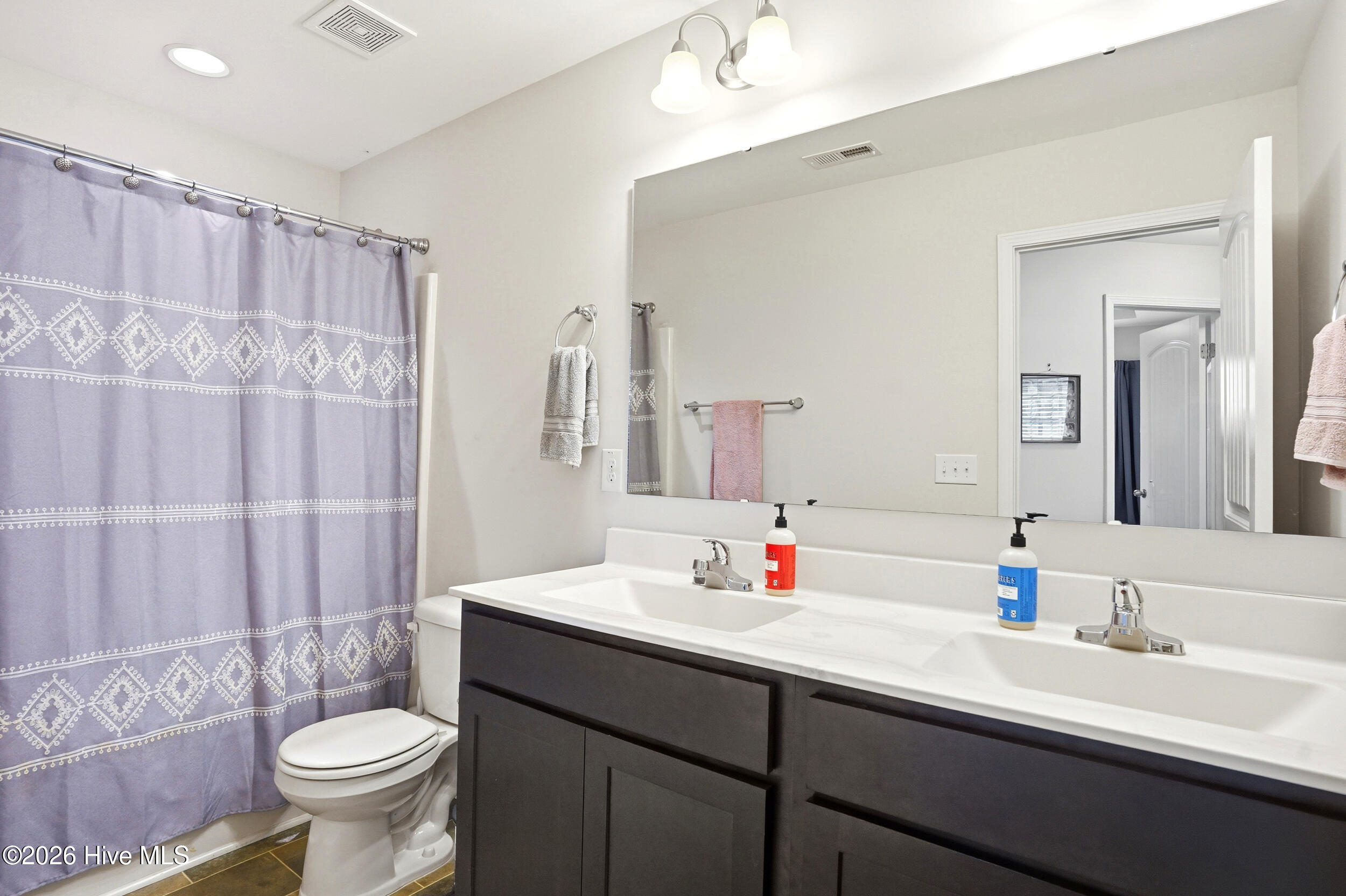 100570398 | Photo 21