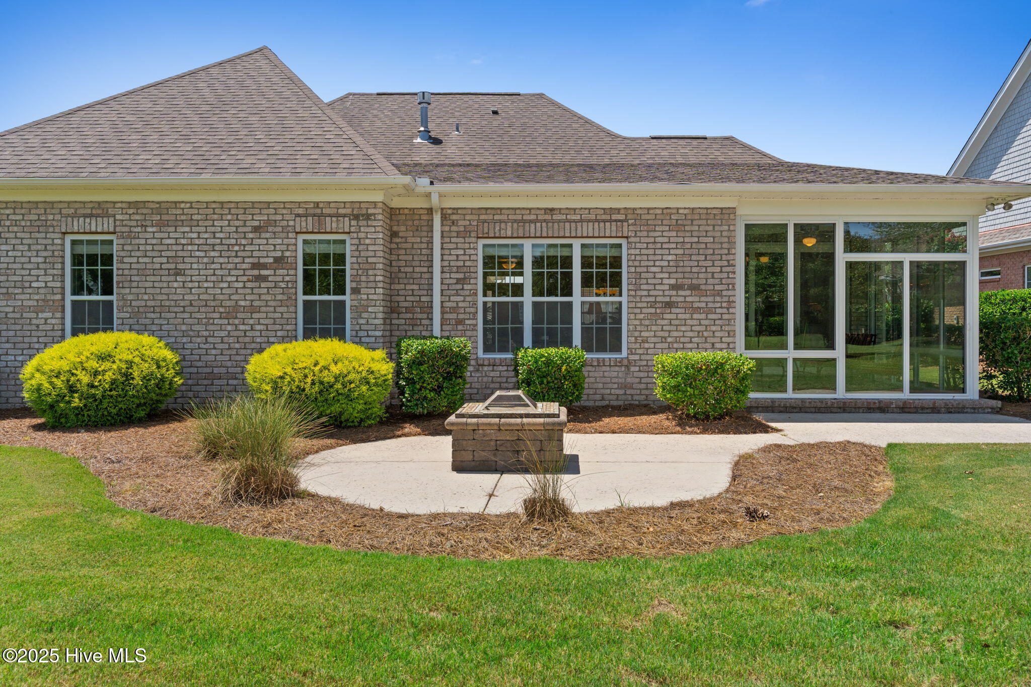 100519304 | Photo 35