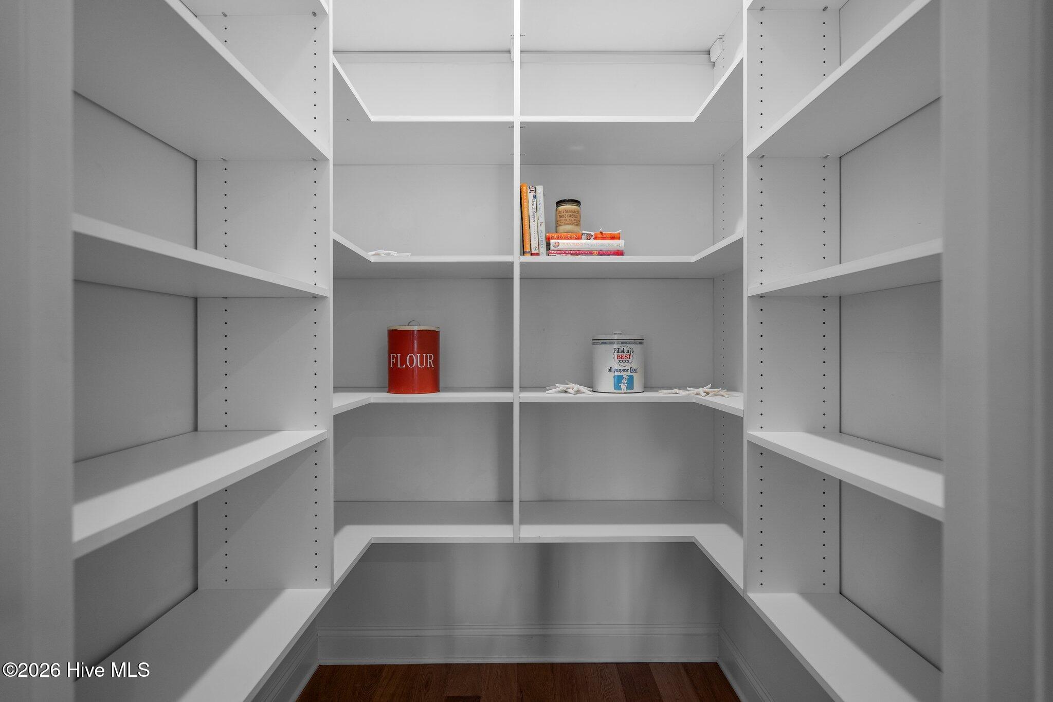 100561208 | Photo 32