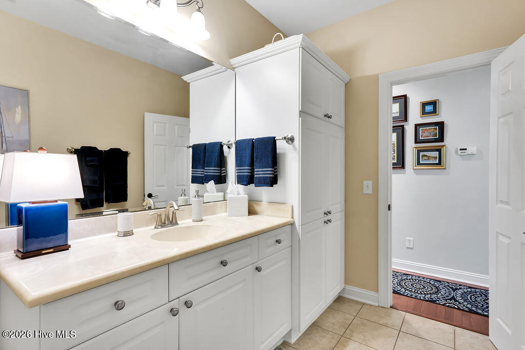 100570520 | Photo 22