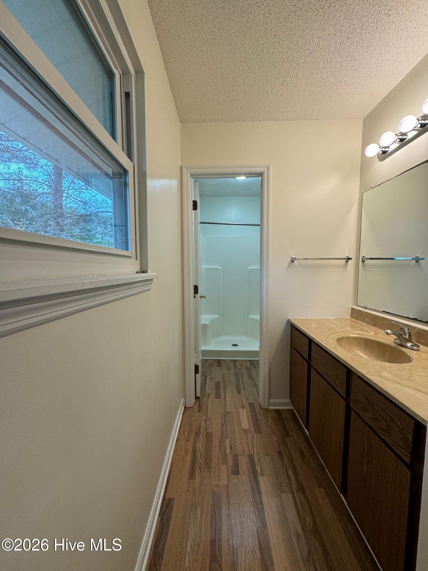 100548849 | Photo 10